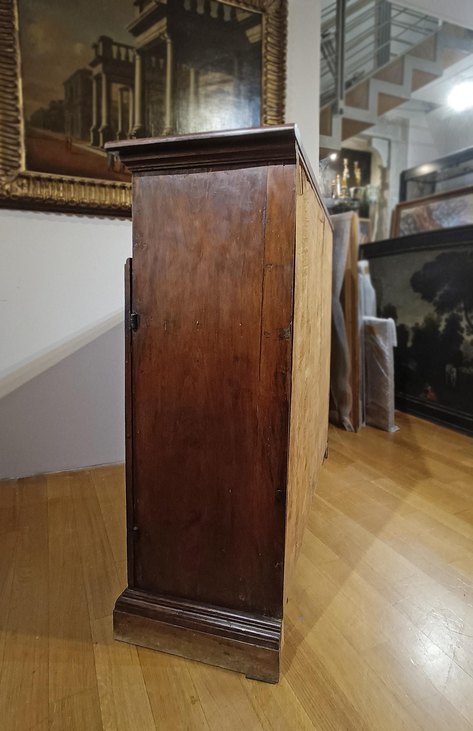 LATE 17th CENTURY LOUIS XIV WALNUT SIDEBOARD For Sale 3