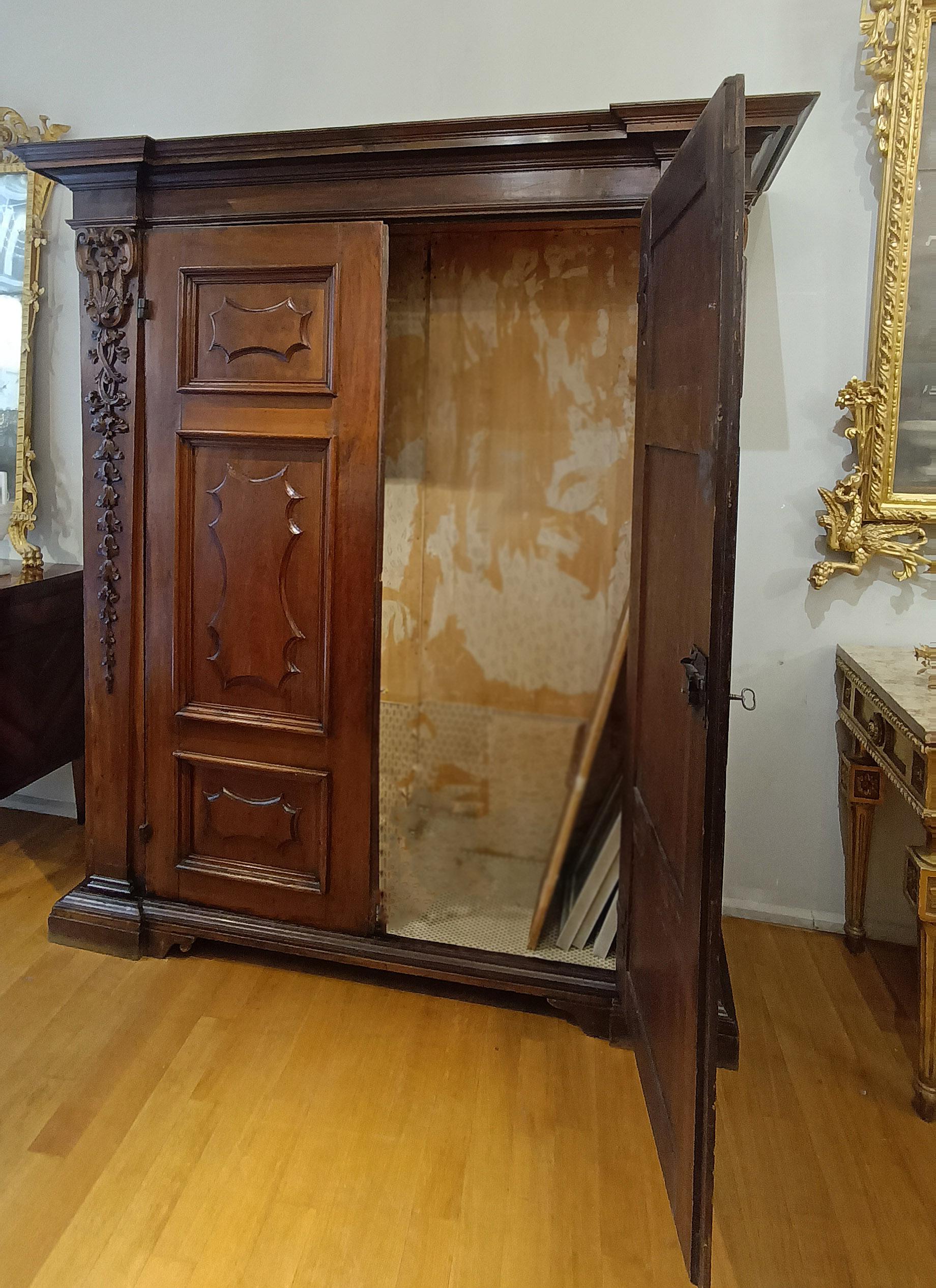 BOÎTIER LOUIS XIV EN NOYER DE LA FIN DU XVIIe SIÈCLE en vente 2