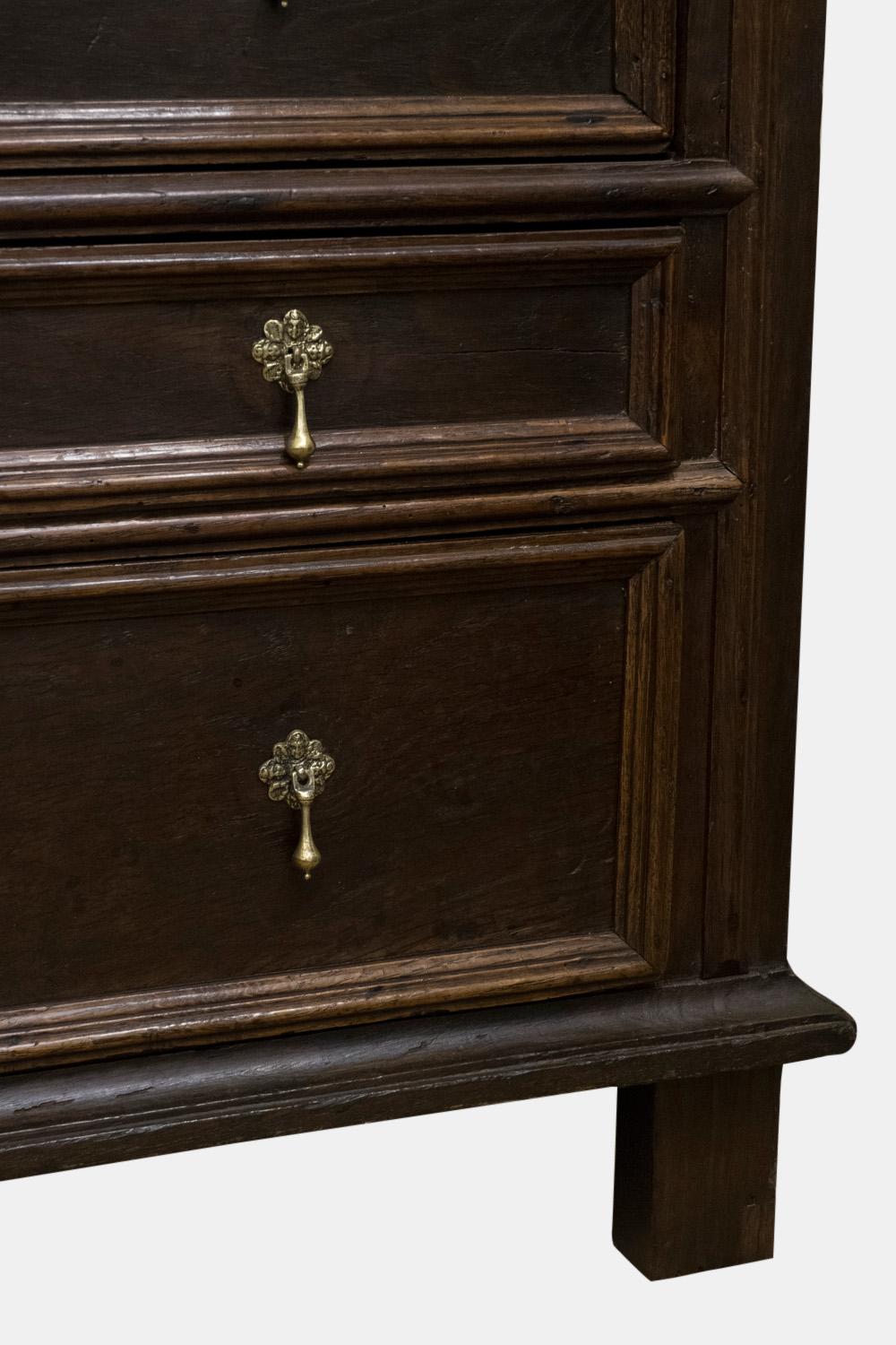 Late 17th Century Oak Chest of Drawers In Excellent Condition In Salisbury, GB