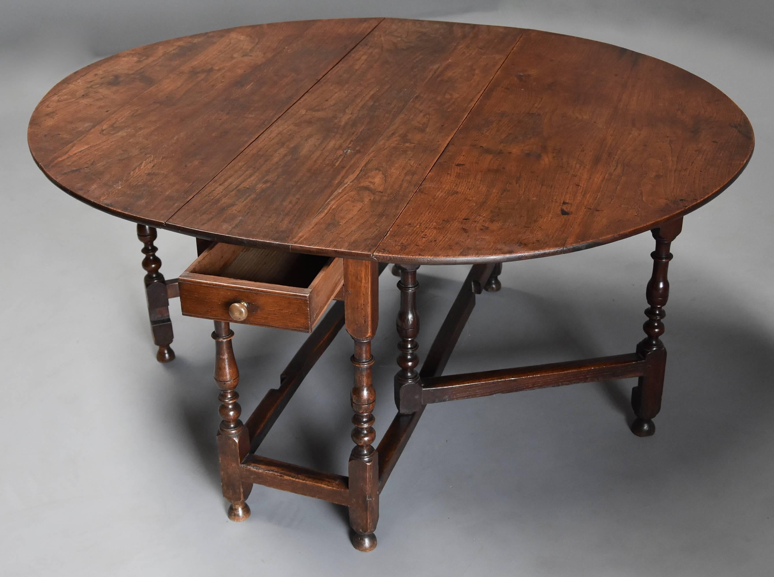 English Late 17th Century Oak Gateleg Table of Good, Versatile Size with Fine Patina For Sale