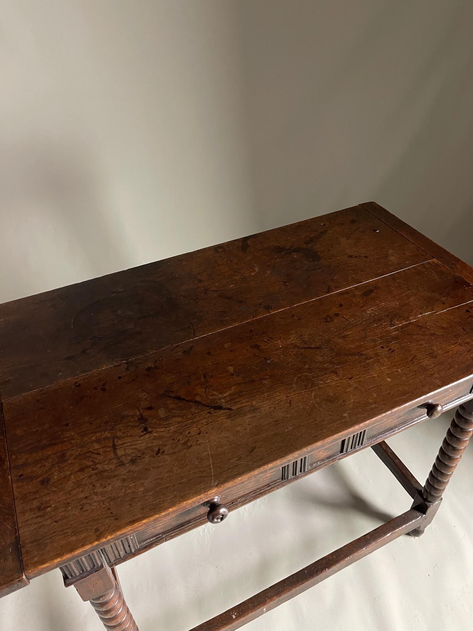 Late 17th Century Oak Side Table with Drawer For Sale 1