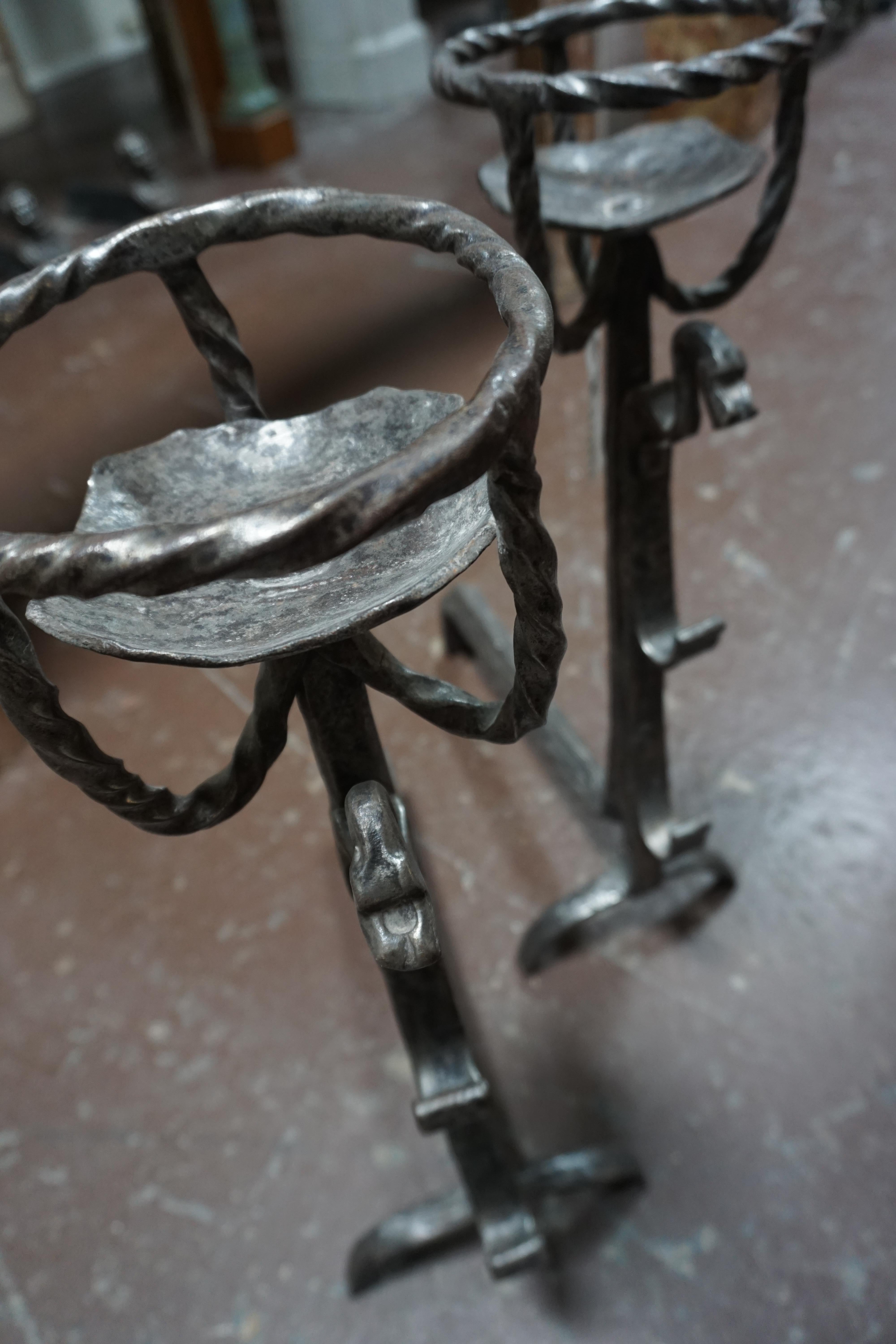 Late 17th Century Pair of Rustic Wrought-Iron Chenets In Good Condition In Dallas, TX