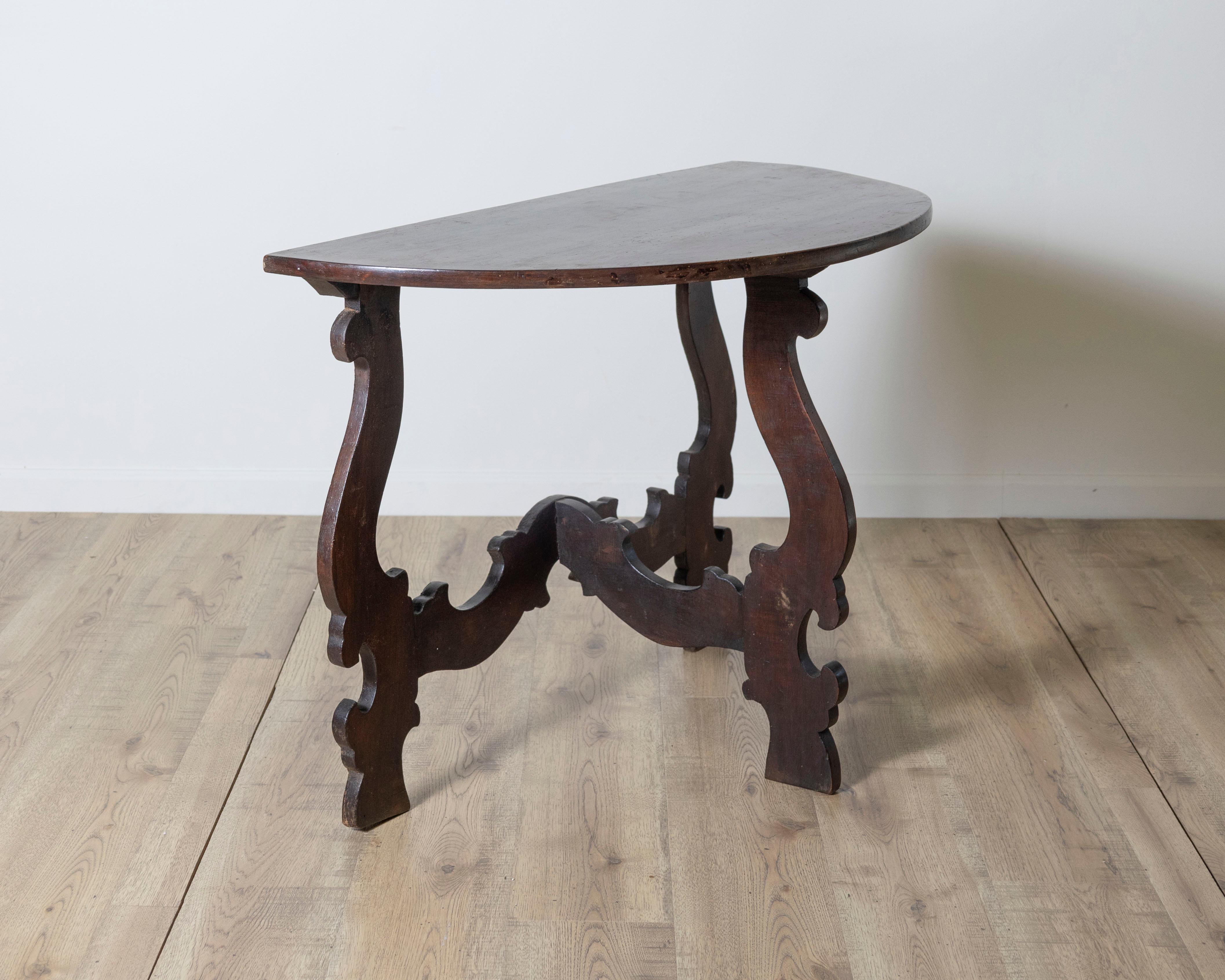 Late 17th Century Pair Of Walnut Consoles For Sale 6