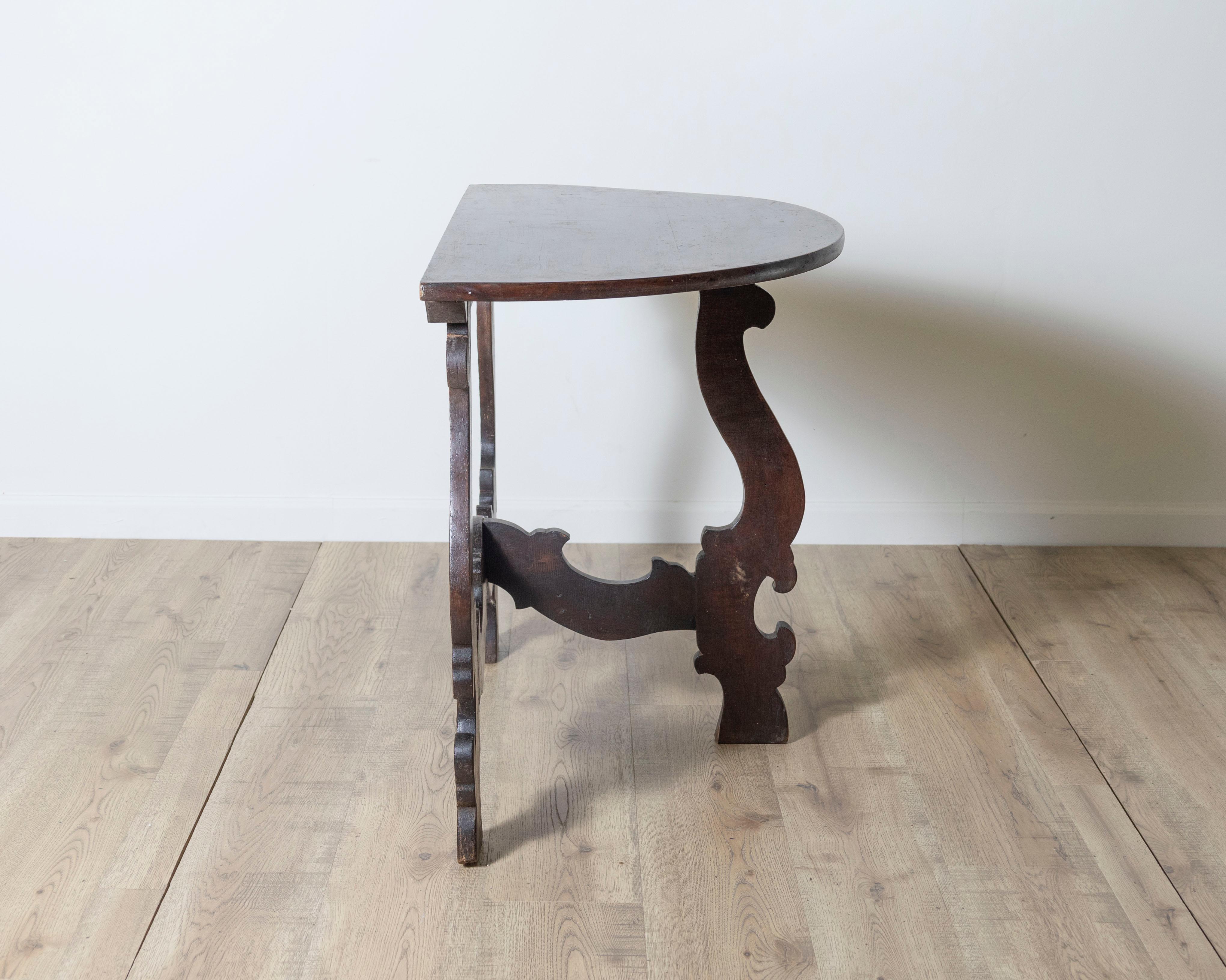 Late 17th Century Pair Of Walnut Consoles For Sale 7