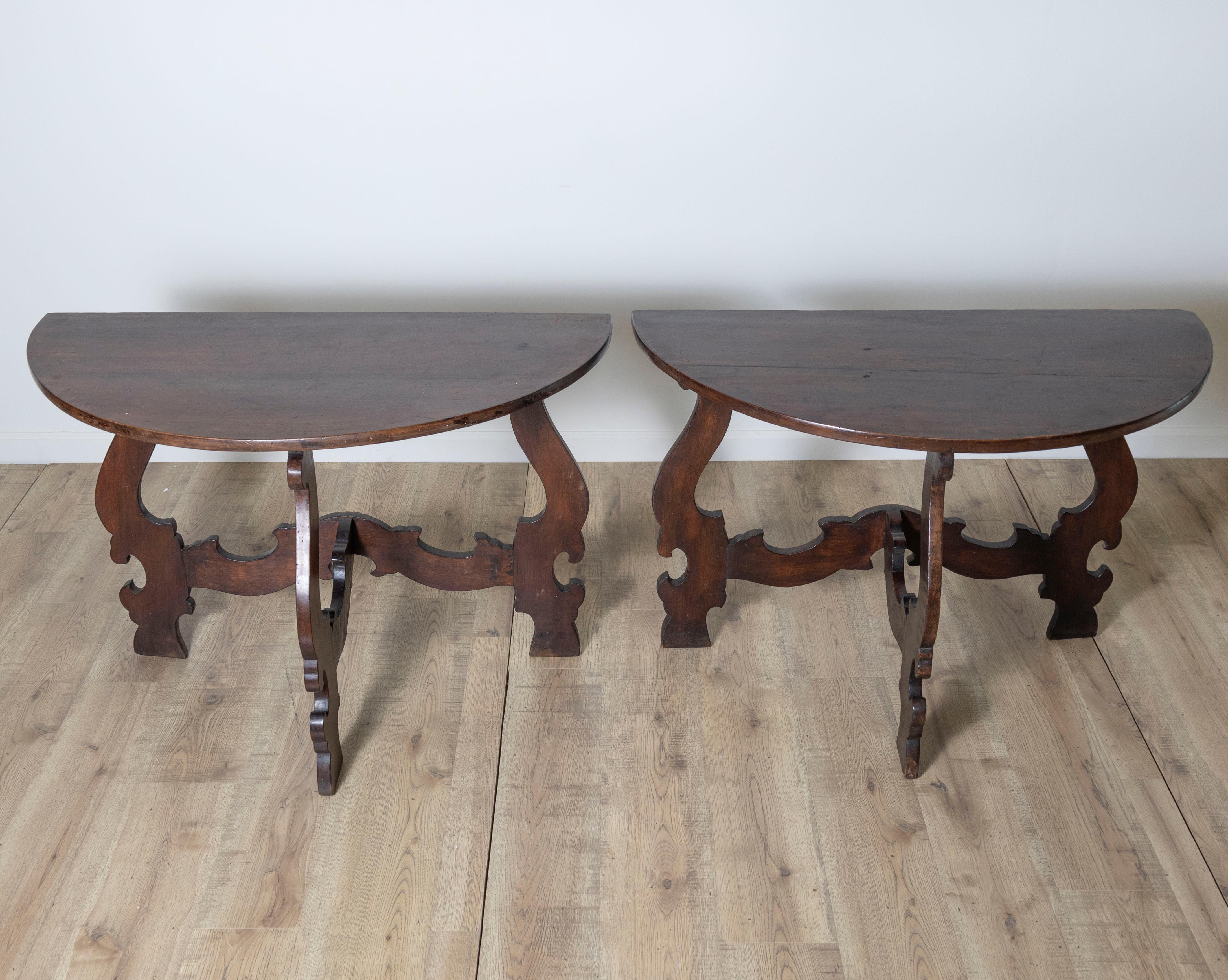 Italian Late 17th Century Pair Of Walnut Consoles For Sale