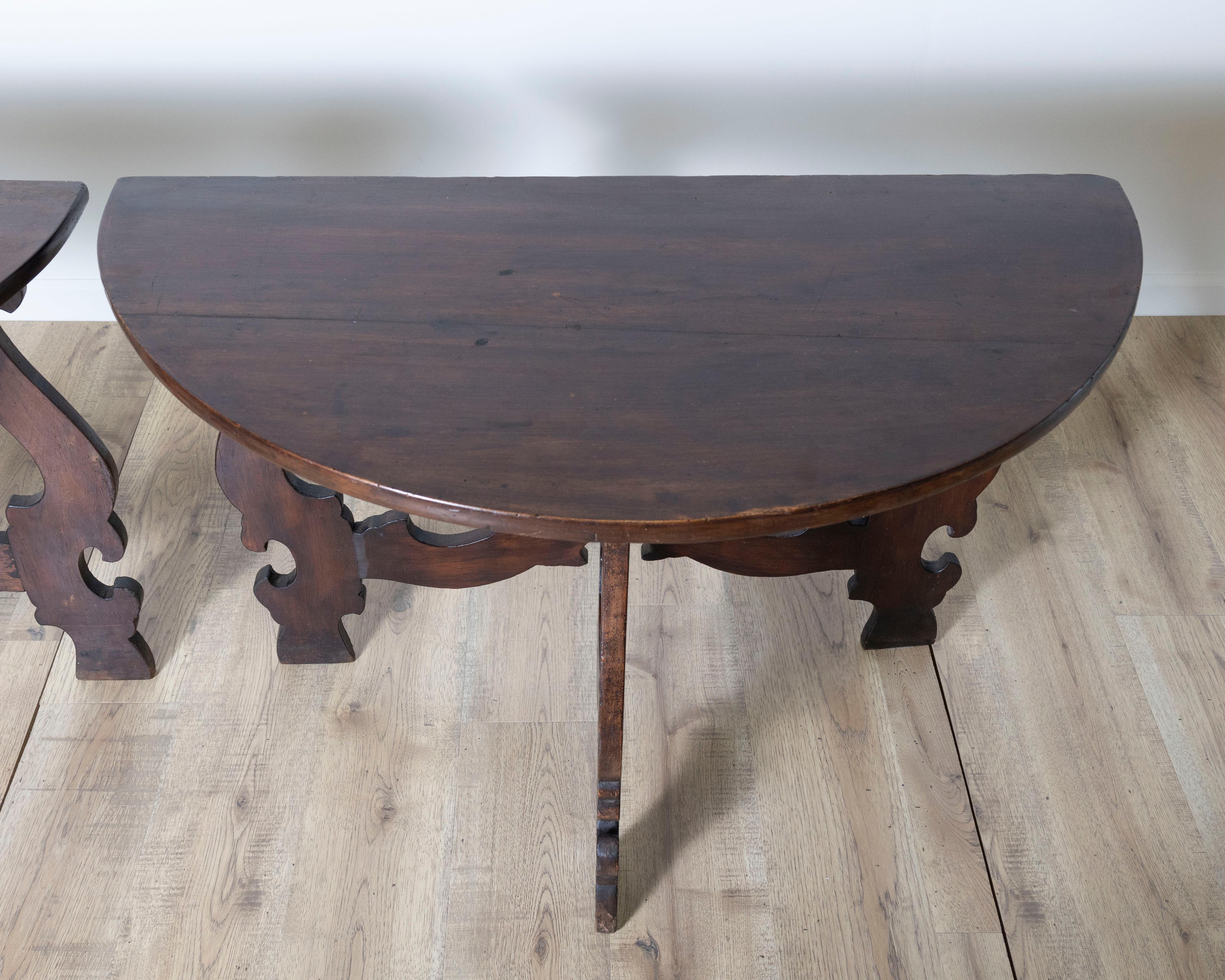 Late 17th Century Pair Of Walnut Consoles In Good Condition For Sale In Atlanta, GA