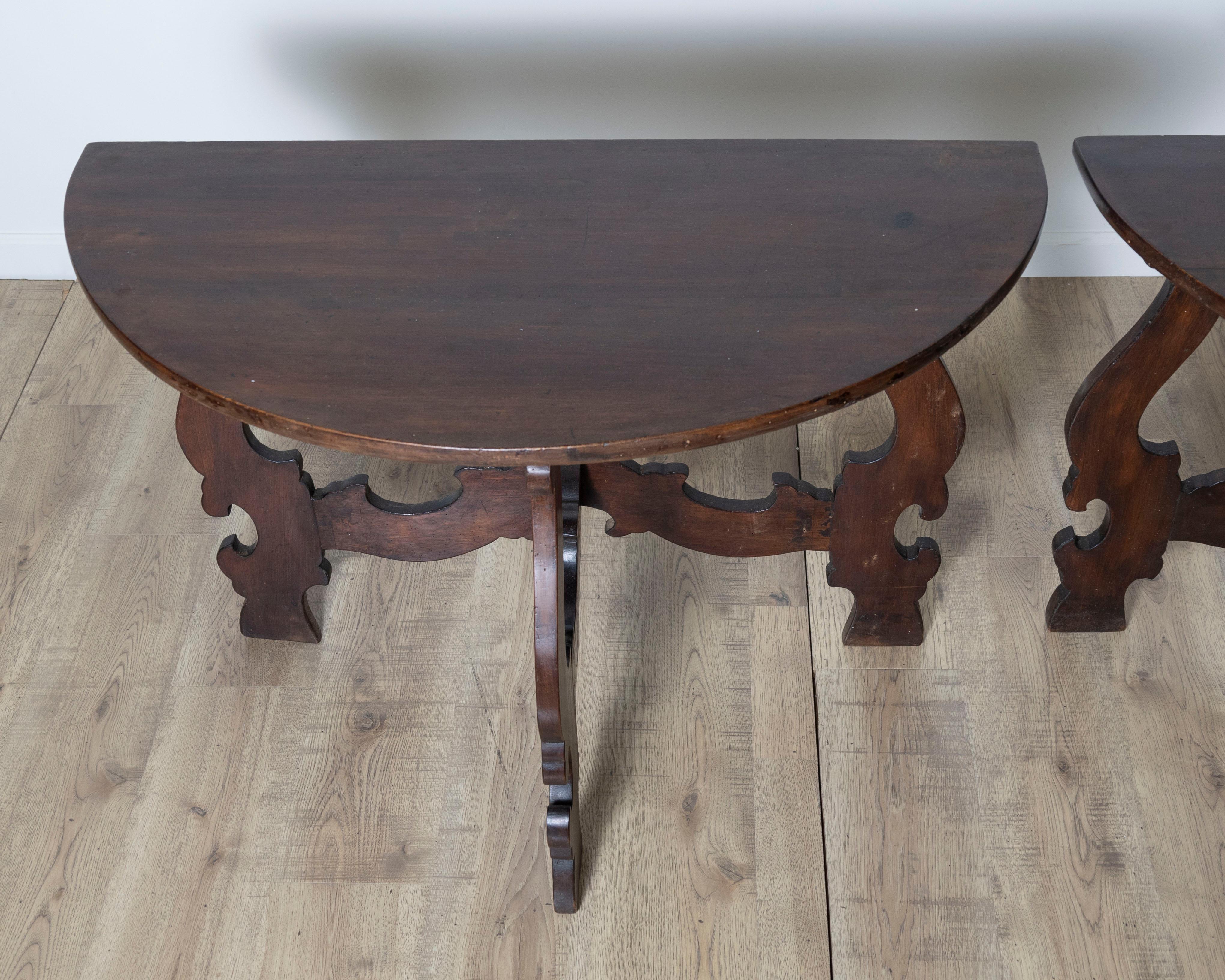 Late 17th Century Pair Of Walnut Consoles For Sale 1