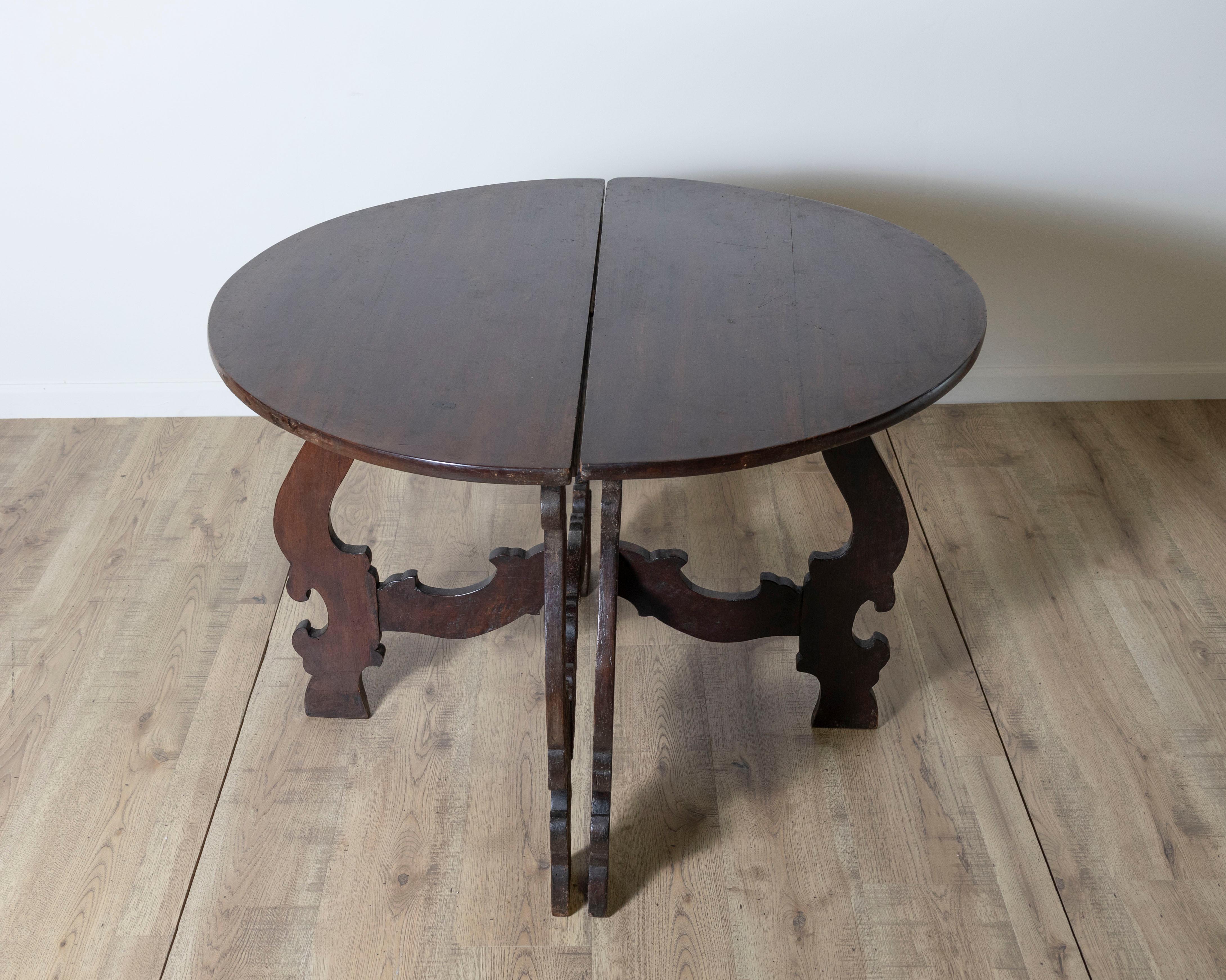 Late 17th Century Pair Of Walnut Consoles For Sale 2