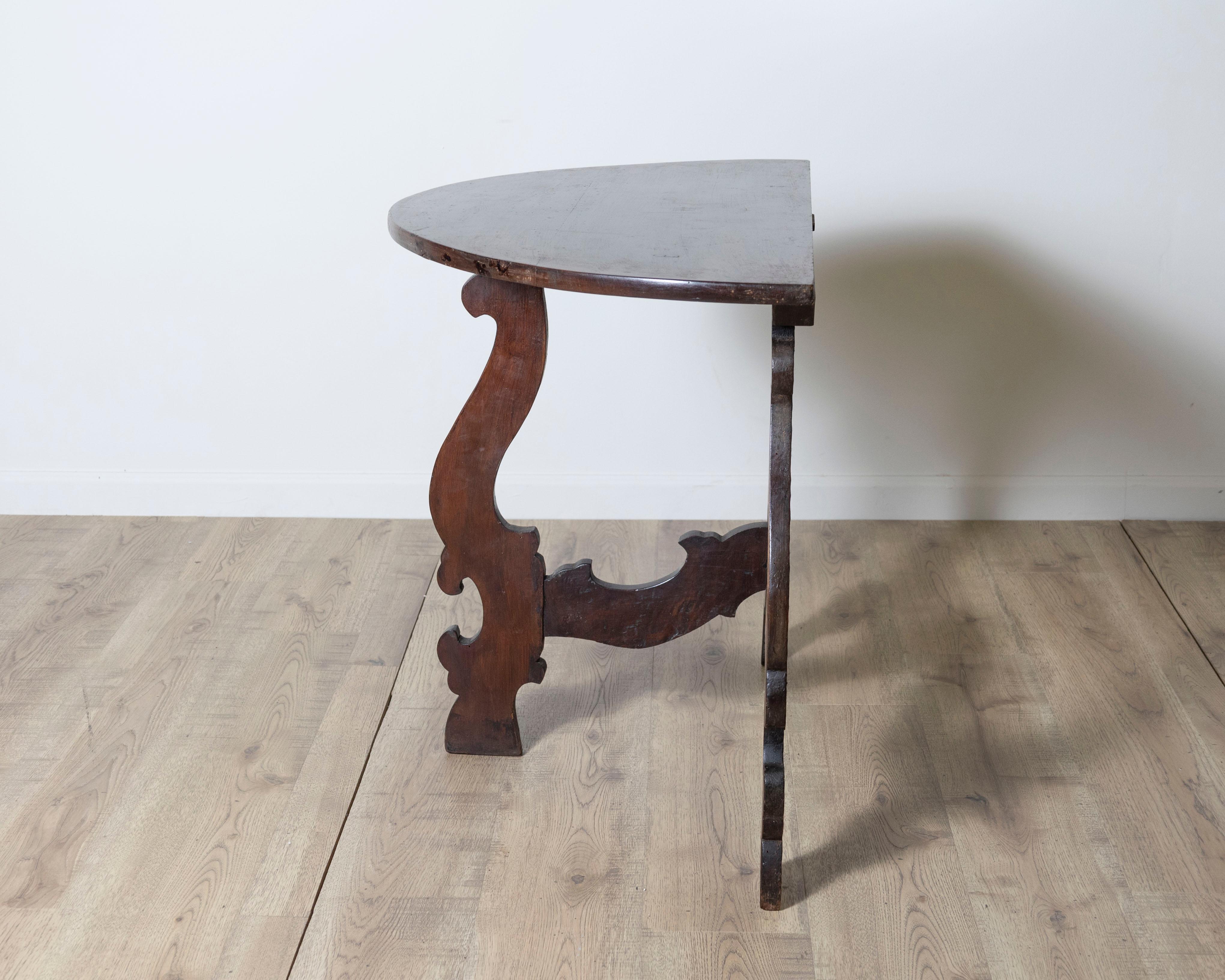 Late 17th Century Pair Of Walnut Consoles For Sale 3
