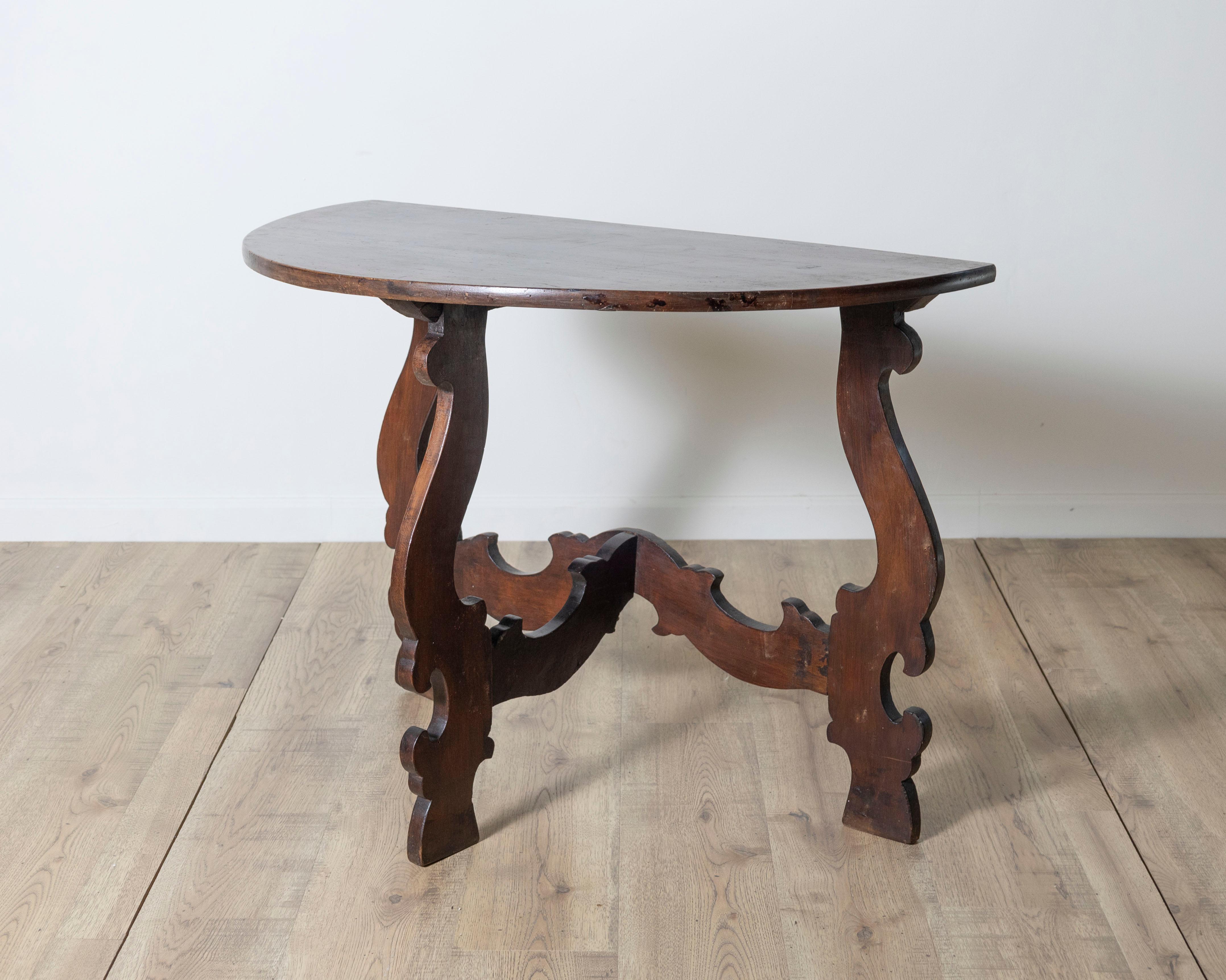 Late 17th Century Pair Of Walnut Consoles For Sale 4