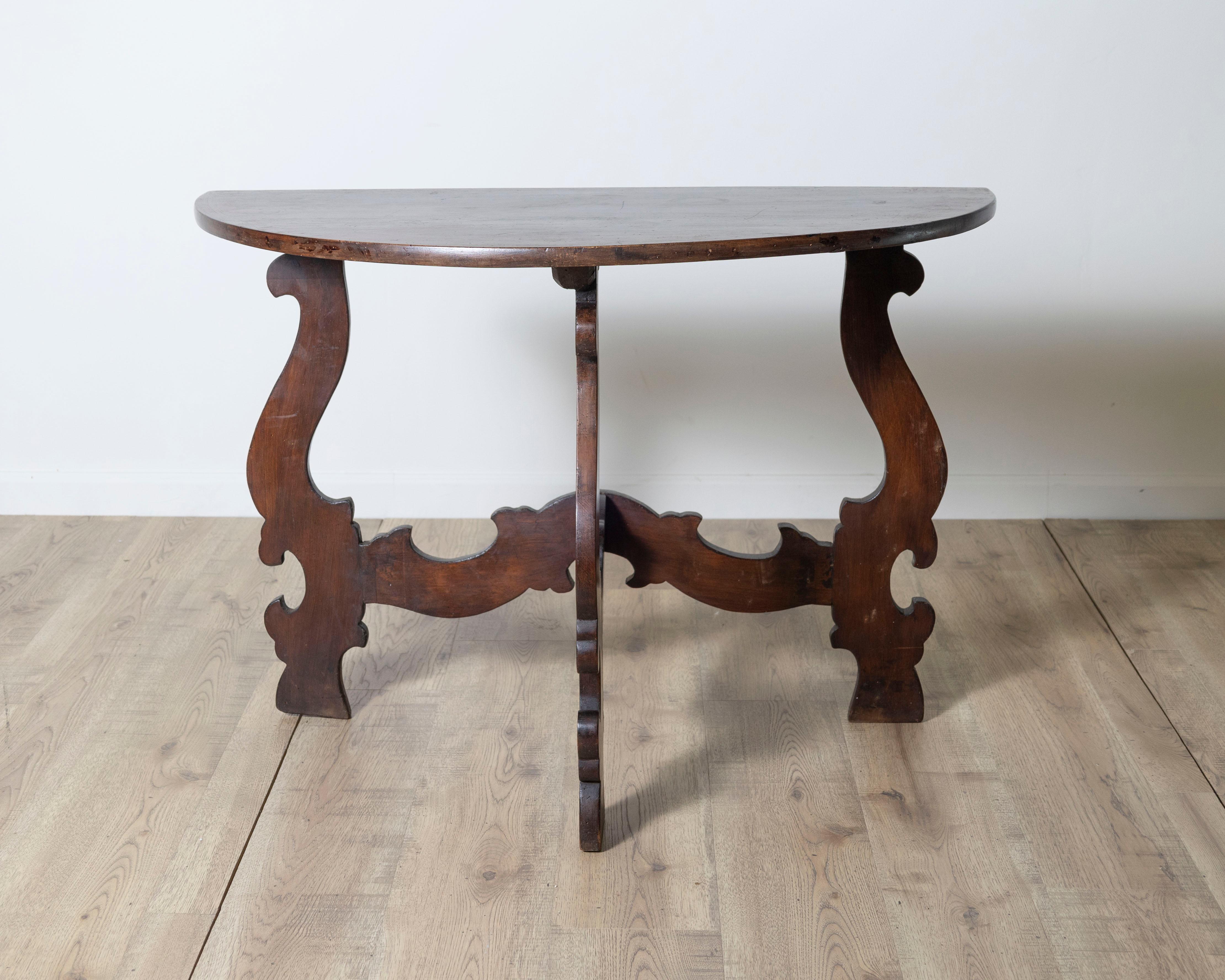Late 17th Century Pair Of Walnut Consoles For Sale 5