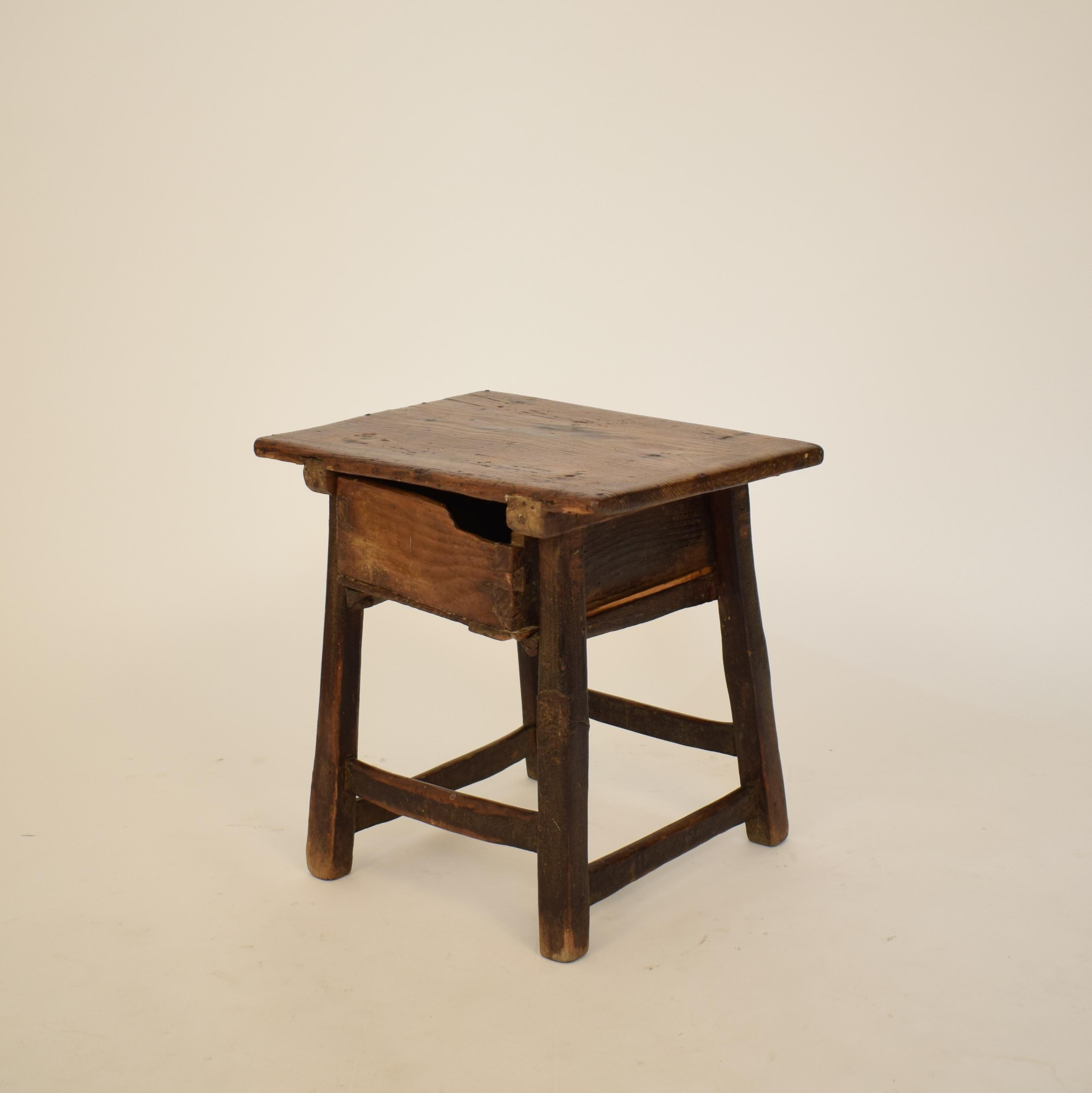 This beautiful late 17th century Primitive small pine side table with a drawer shows its original condition.
It got cleaned and waxed. The surface is very nice a has a fantastic patina.
The tables goes with a lot of interior like Wabi-Sabi,