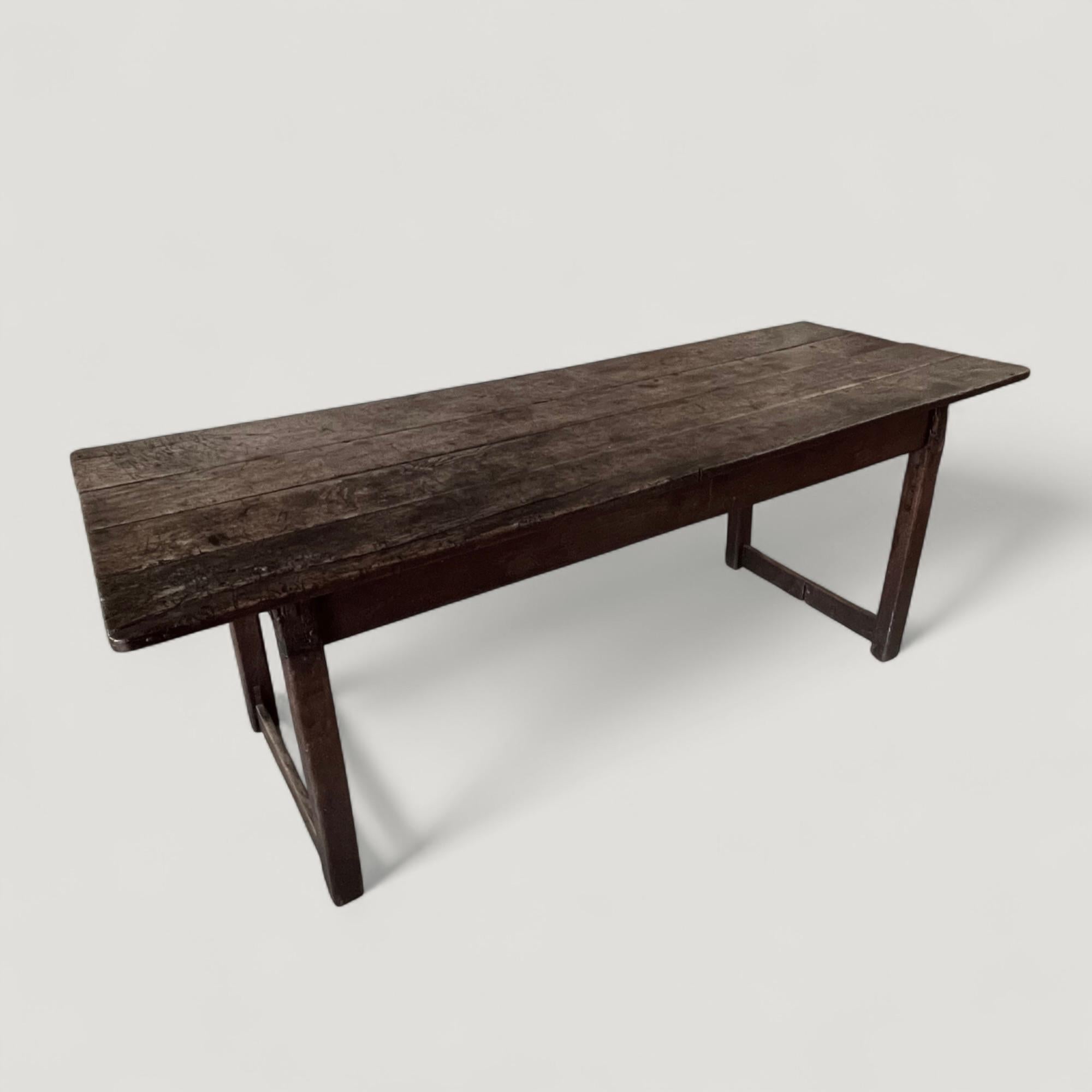 Mesa de comedor rústica de roble de finales del siglo XVII Roble en venta