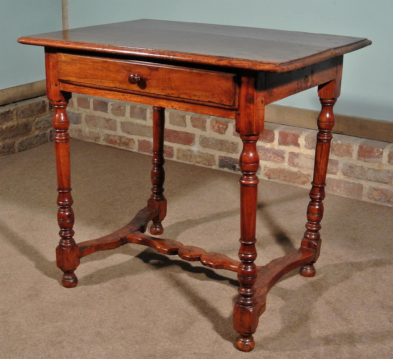 Late 17th Century Solid Walnut Tavern Table In Good Condition For Sale In Dallington, East Sussex