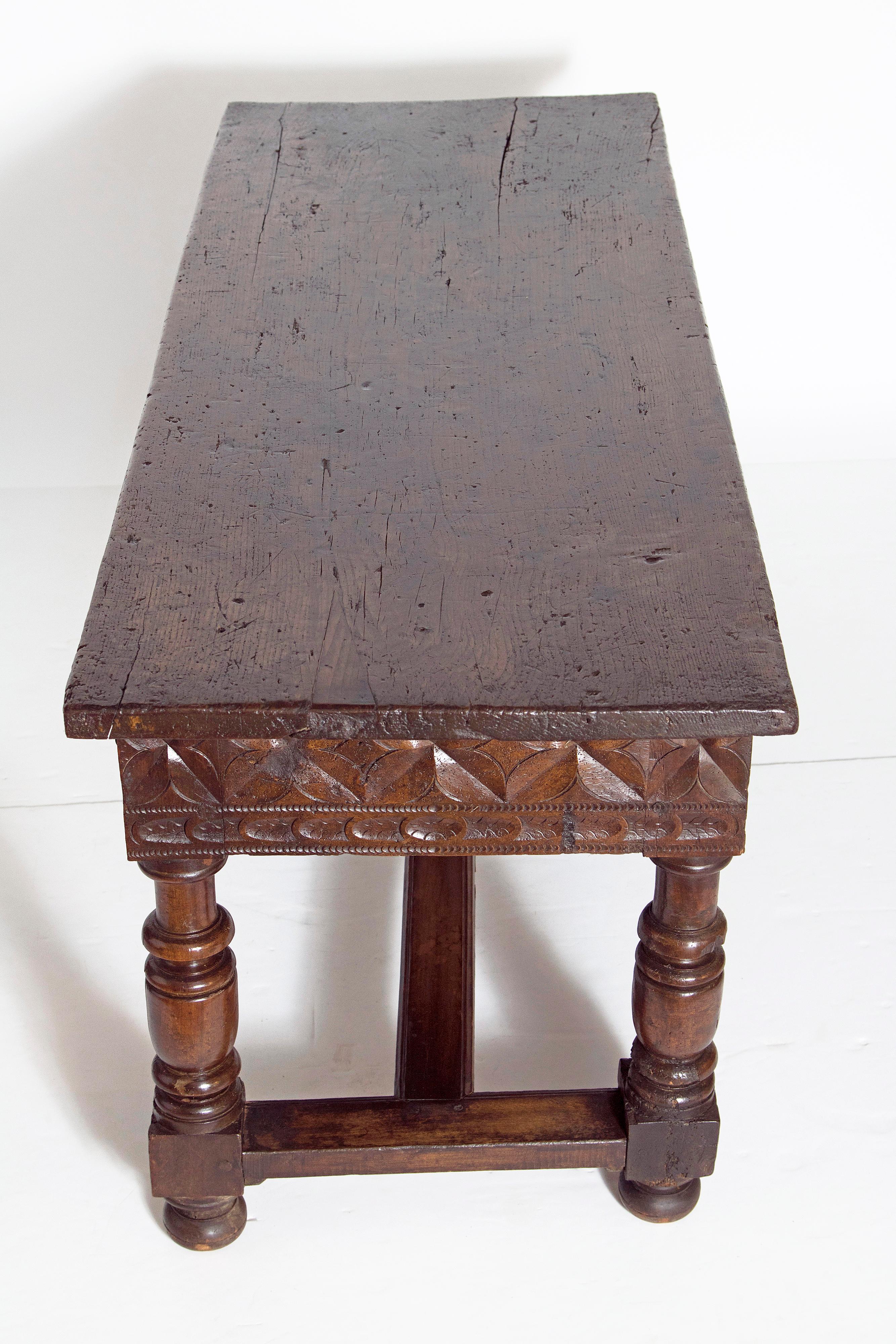 Late 17th Century Spanish Baroque Walnut Centre Table 8