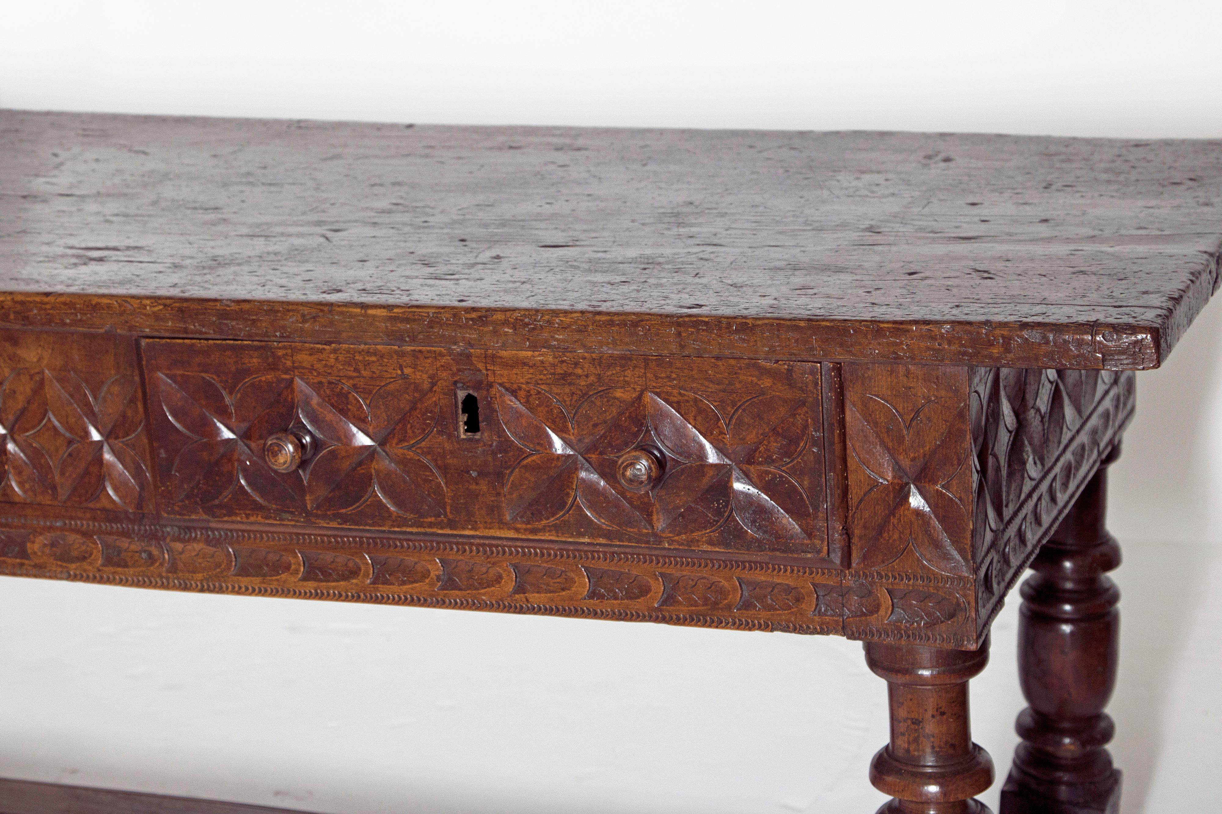 Late 17th Century Spanish Baroque Walnut Centre Table 1