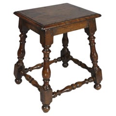 Tabouret en noyer espagnol de la fin du XVIIe siècle, Circa 1680