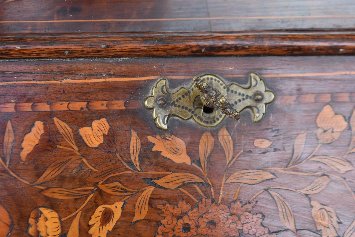 Table de coiffeuse incrustée de la fin du XVIIe siècle en vente 5