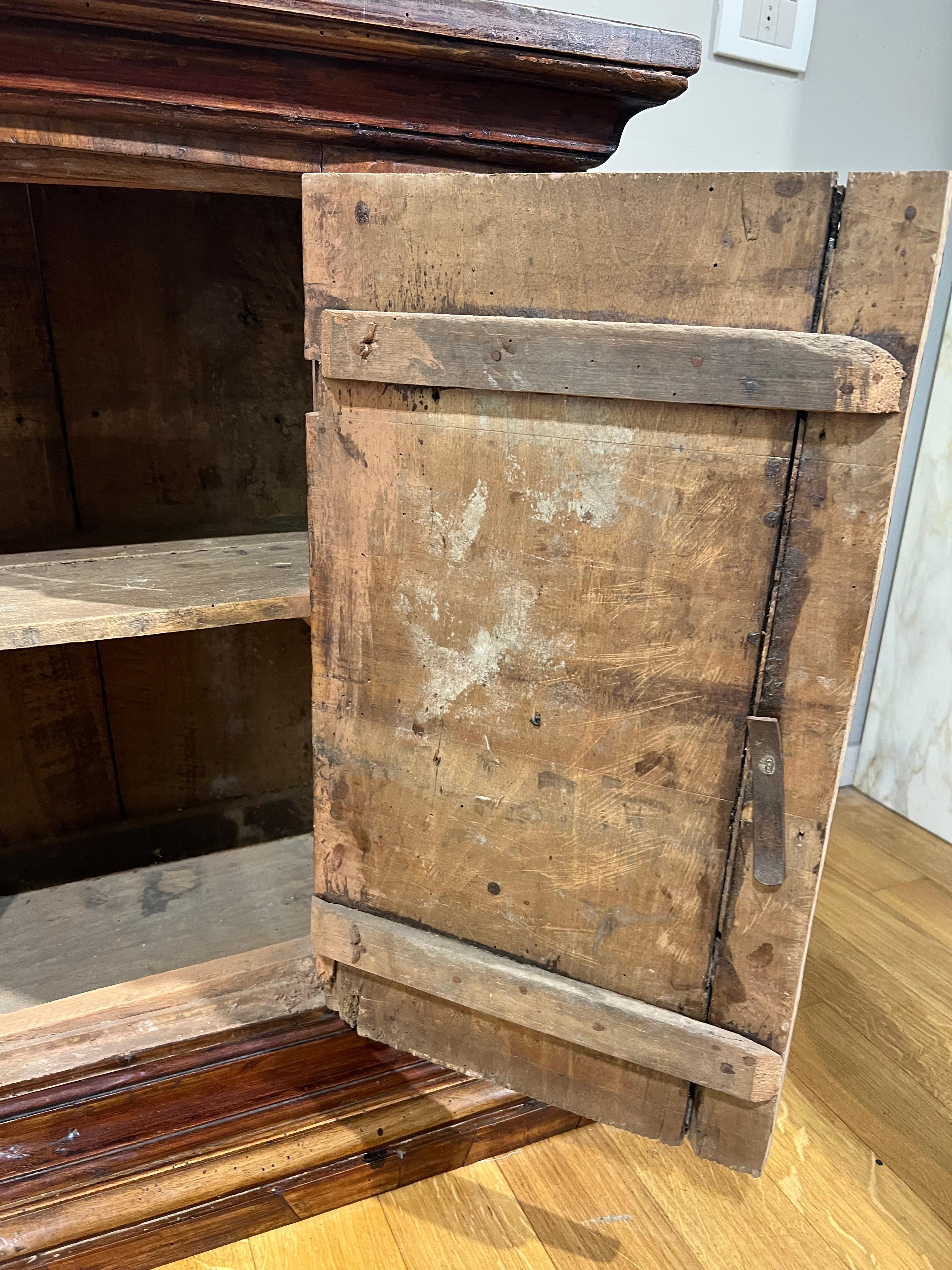 Late 17th Century Tuscany Walnut Credenza For Sale at 1stDibs