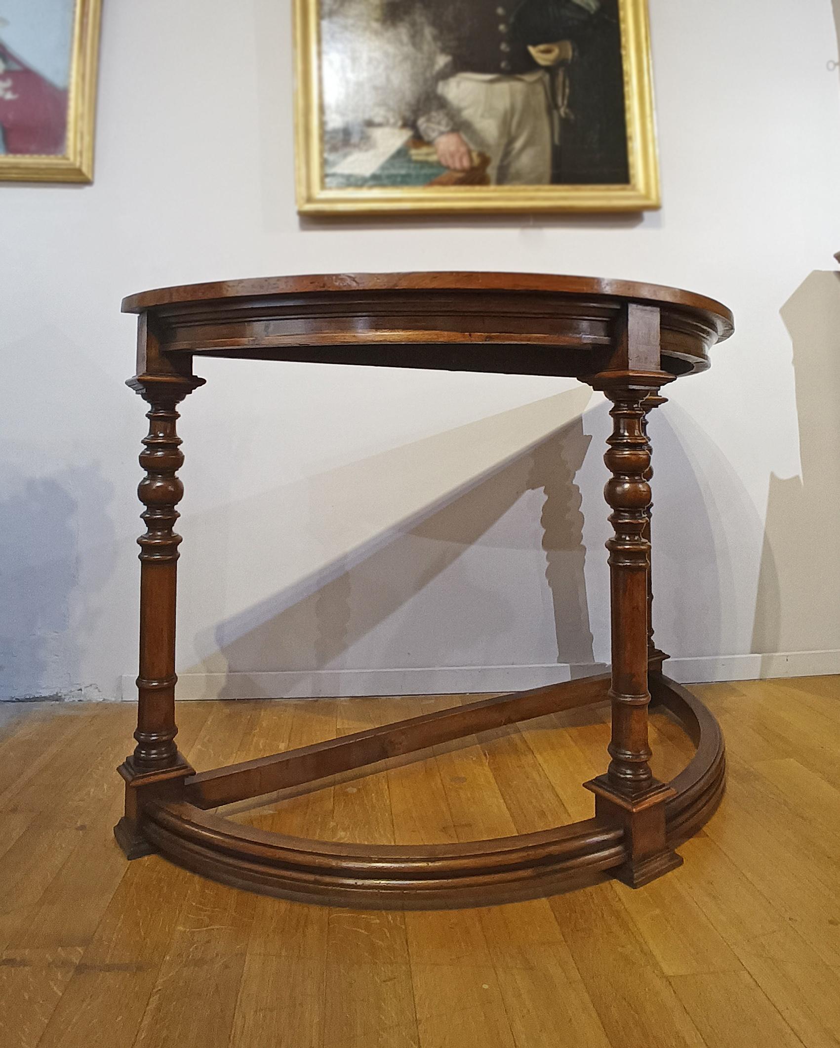 SPÄTES 17. JAHRHUNDERT WALNUSS HALBMOND KONSOLENTISCH (Louis XIV.) im Angebot