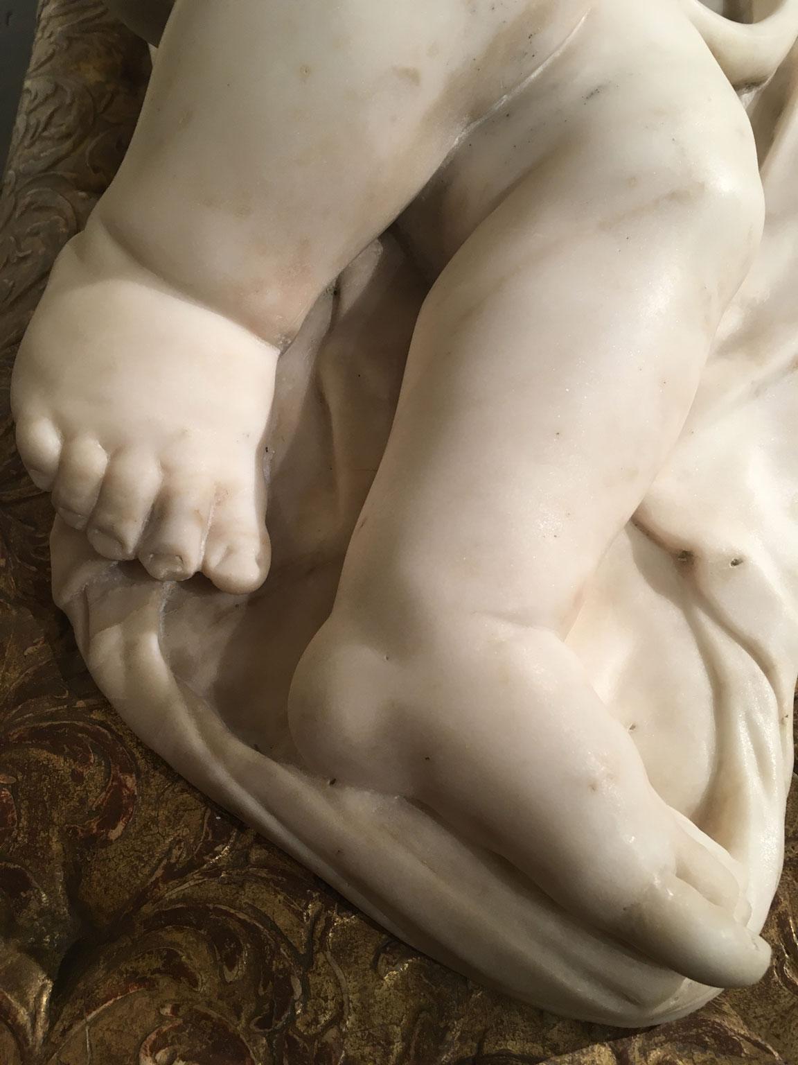 Late 17th Century White Marble Carved Child Nude Cupid Sculpture on Gilded Base For Sale 6