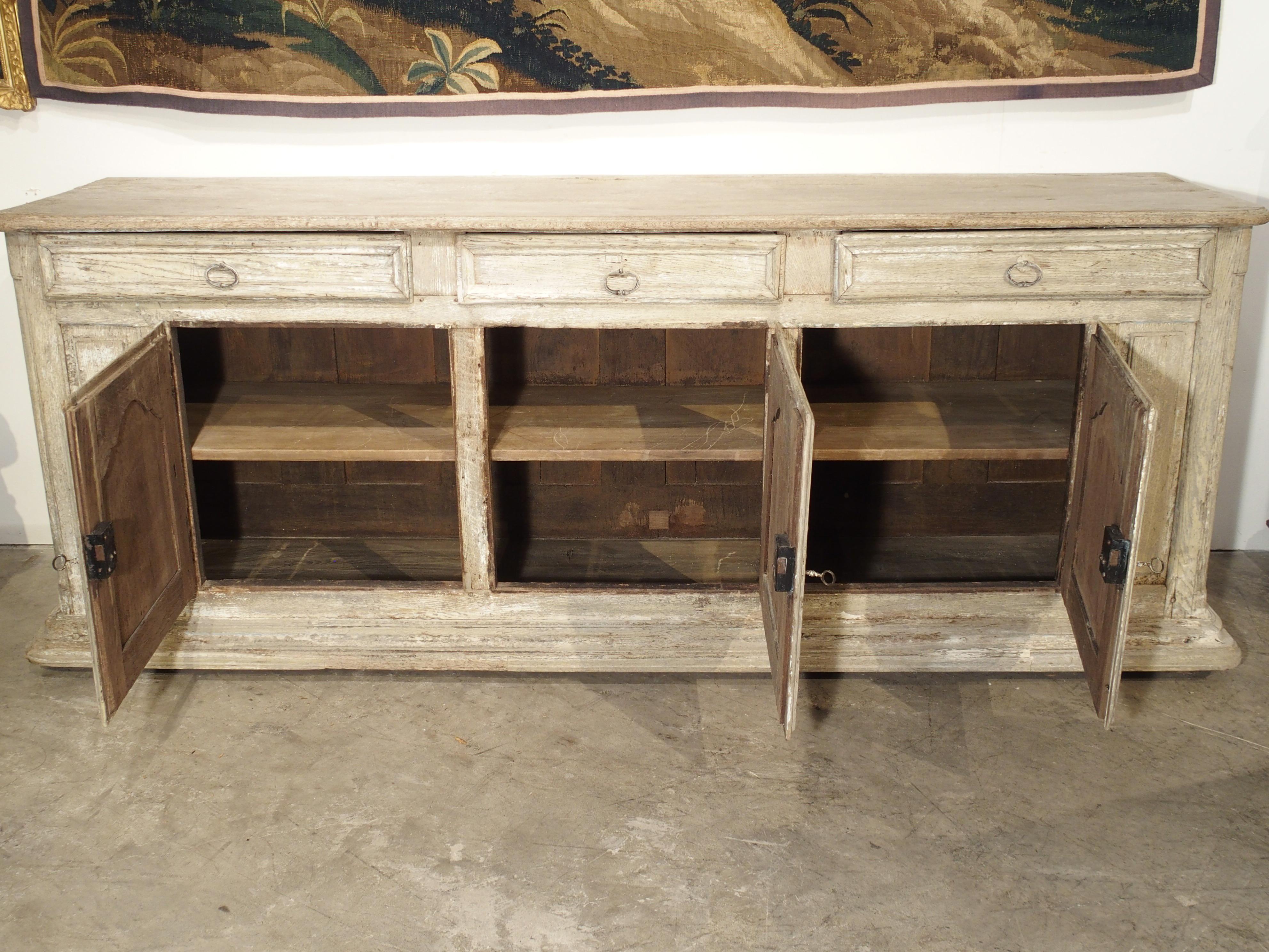 Late 17th Century Whitewashed Oak Enfilade from Burgundy, France In Good Condition In Dallas, TX