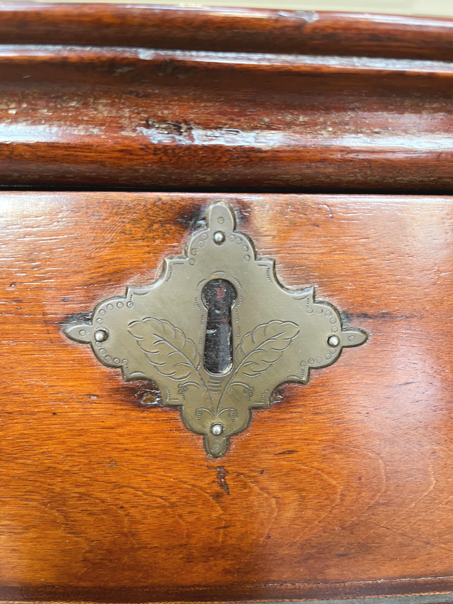 Cassettiera di William & Mary della fine del XVII secolo In condizioni buone in vendita a New York, NY