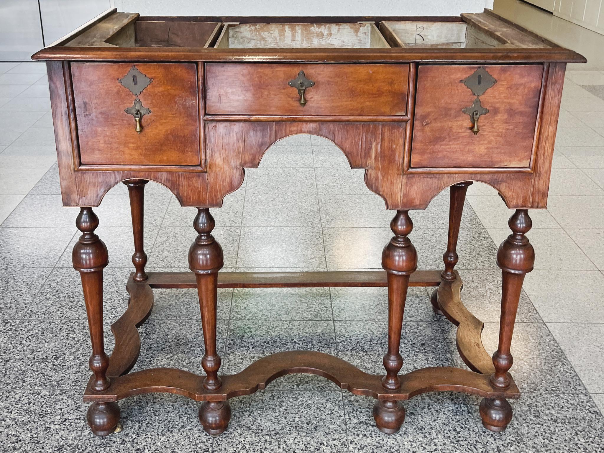 Cassettiera di William & Mary della fine del XVII secolo in vendita 2