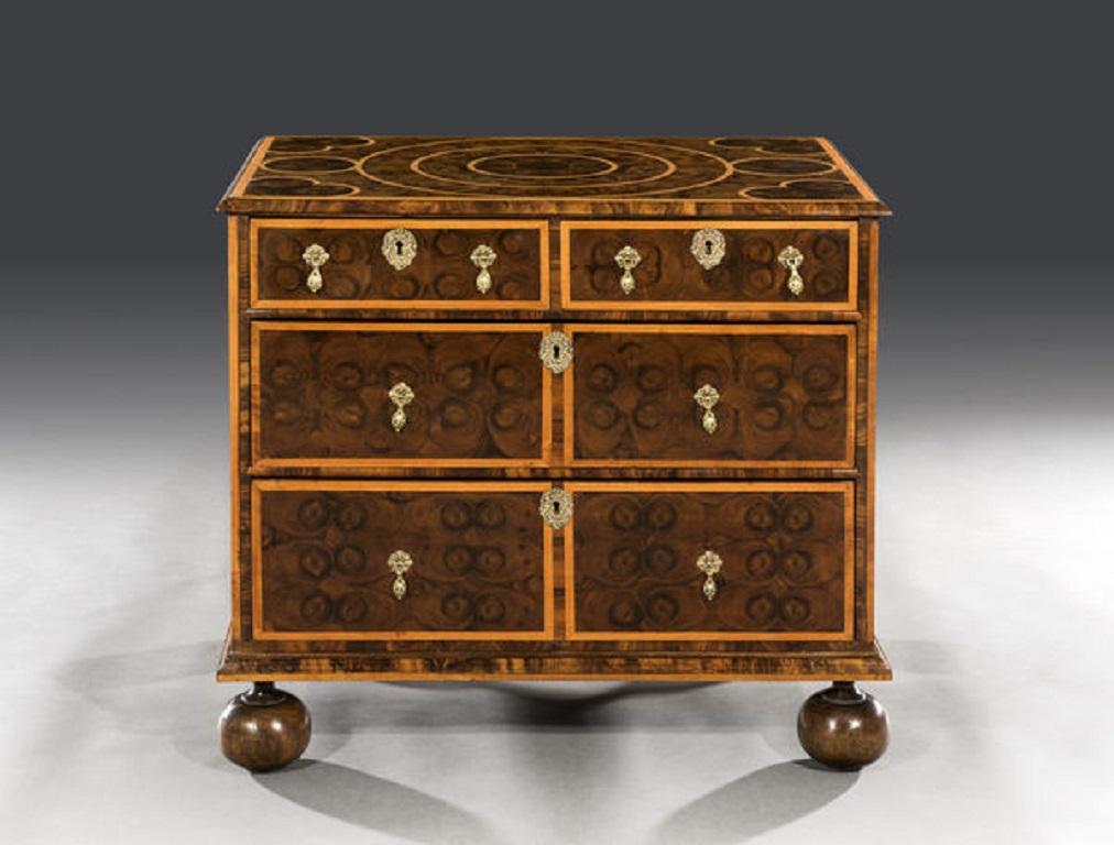Late 17th Century William & Mary Olivewood & Holly Oyster Veneered Chest of Draw In Good Condition For Sale In Bradford on Avon, GB