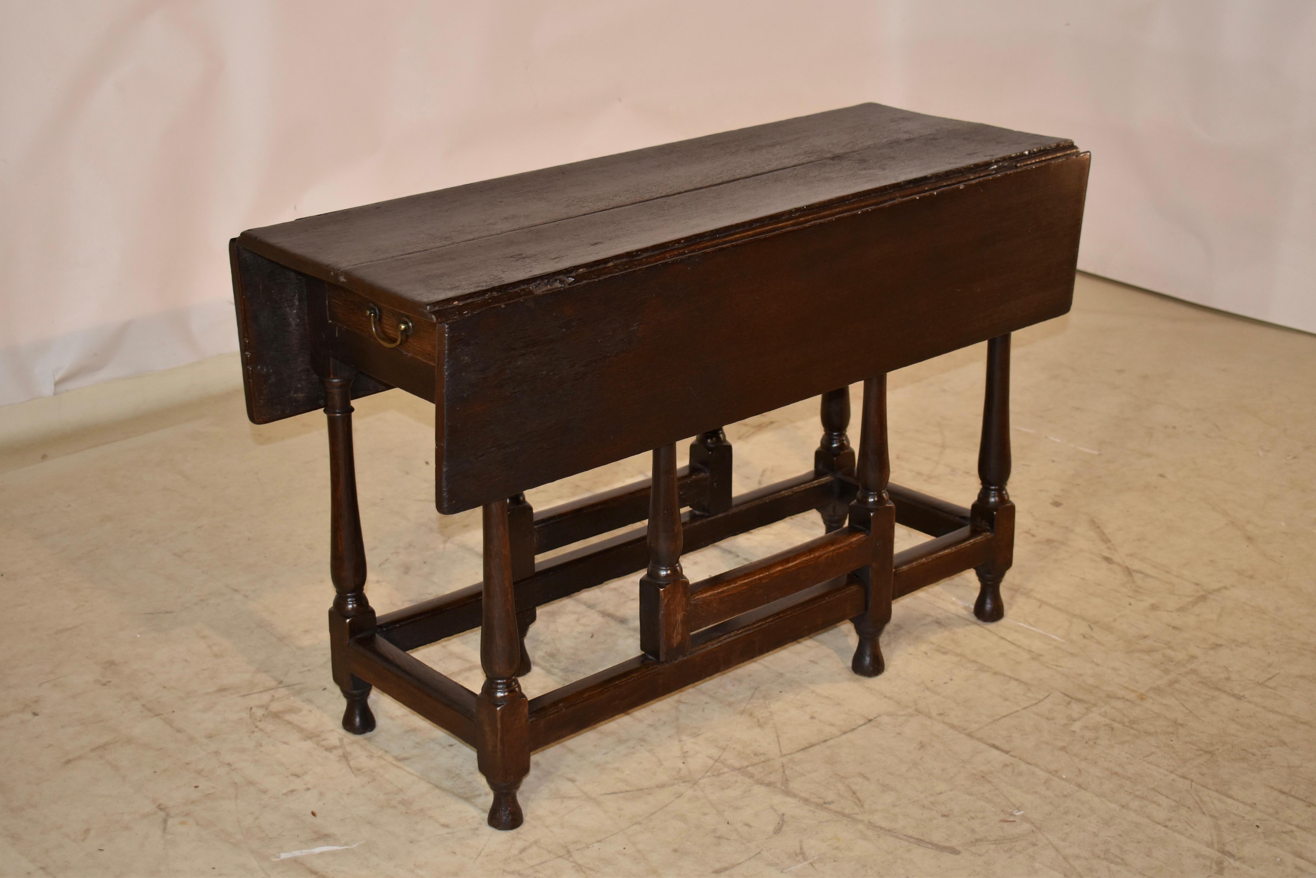 English Late 17th - Early 18th Century Drop Leaf Table from England For Sale