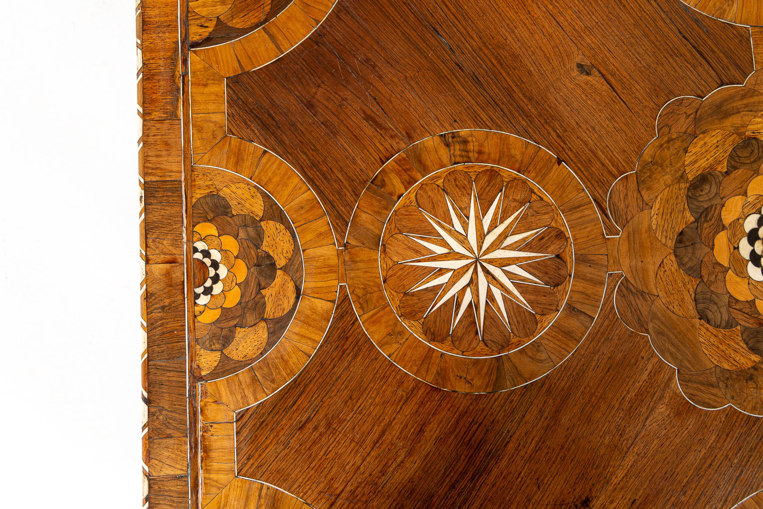 Late 17th/Early 18th Century Dutch Marquetry Side Table For Sale 2