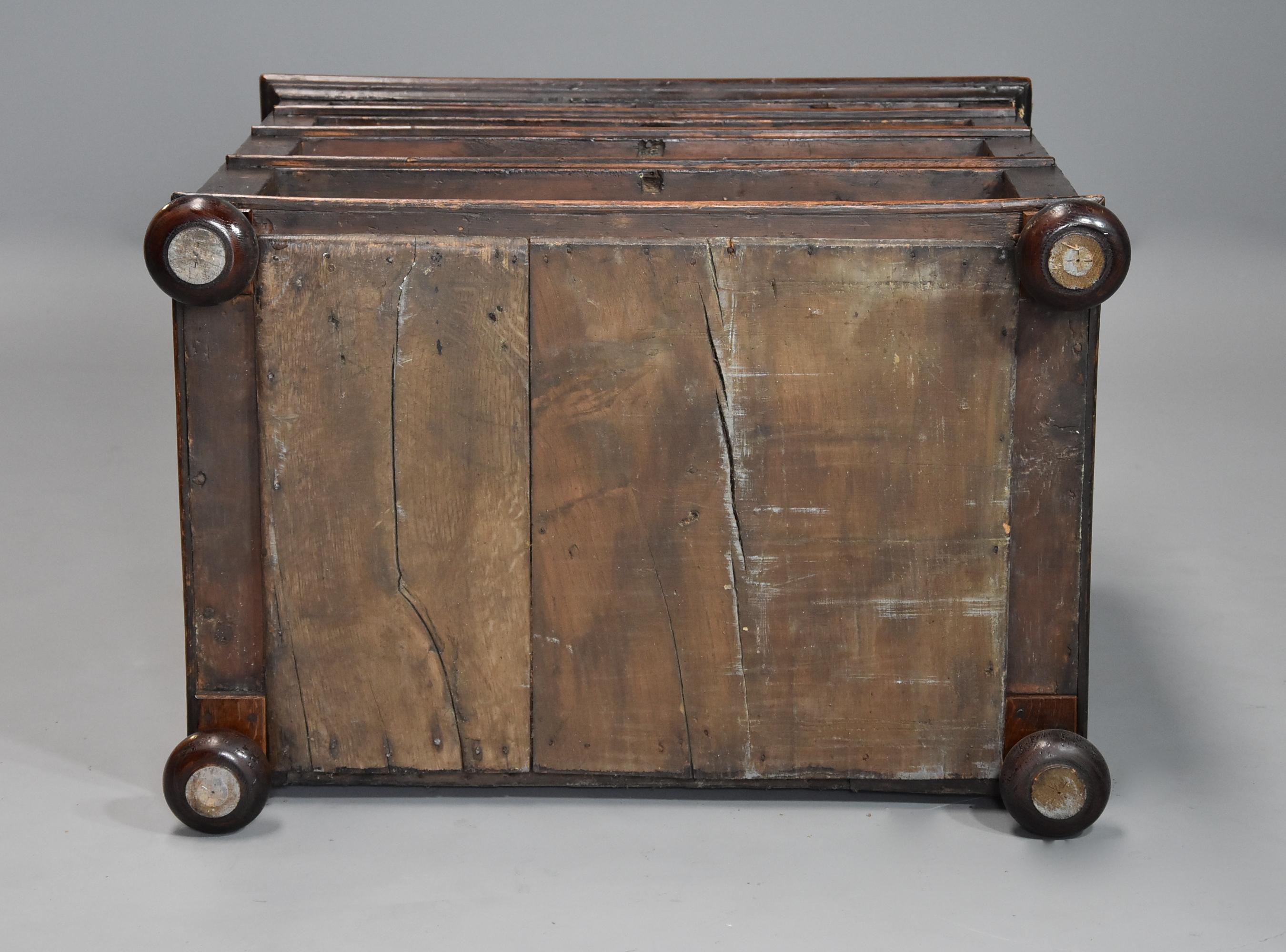 Late 17th-Early 18th Century English Oak Moulded Front Chest of Drawers For Sale 8