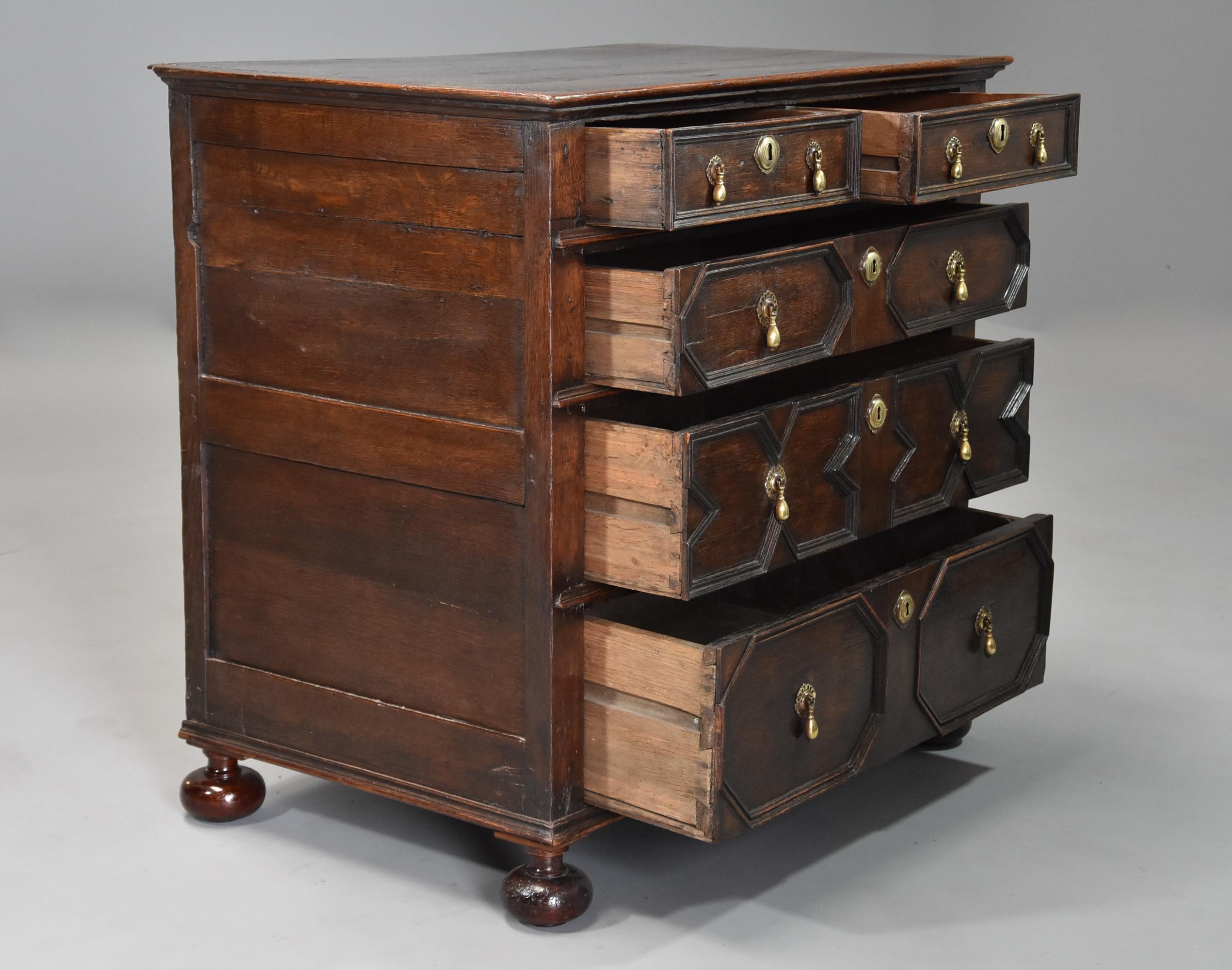 Late 17th-Early 18th Century English Oak Moulded Front Chest of Drawers For Sale 2