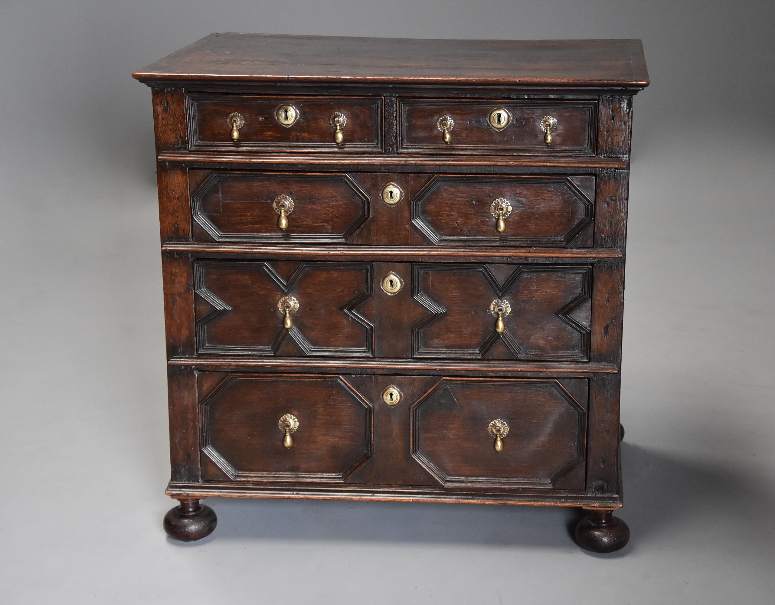 Late 17th-Early 18th Century English Oak Moulded Front Chest of Drawers For Sale 3