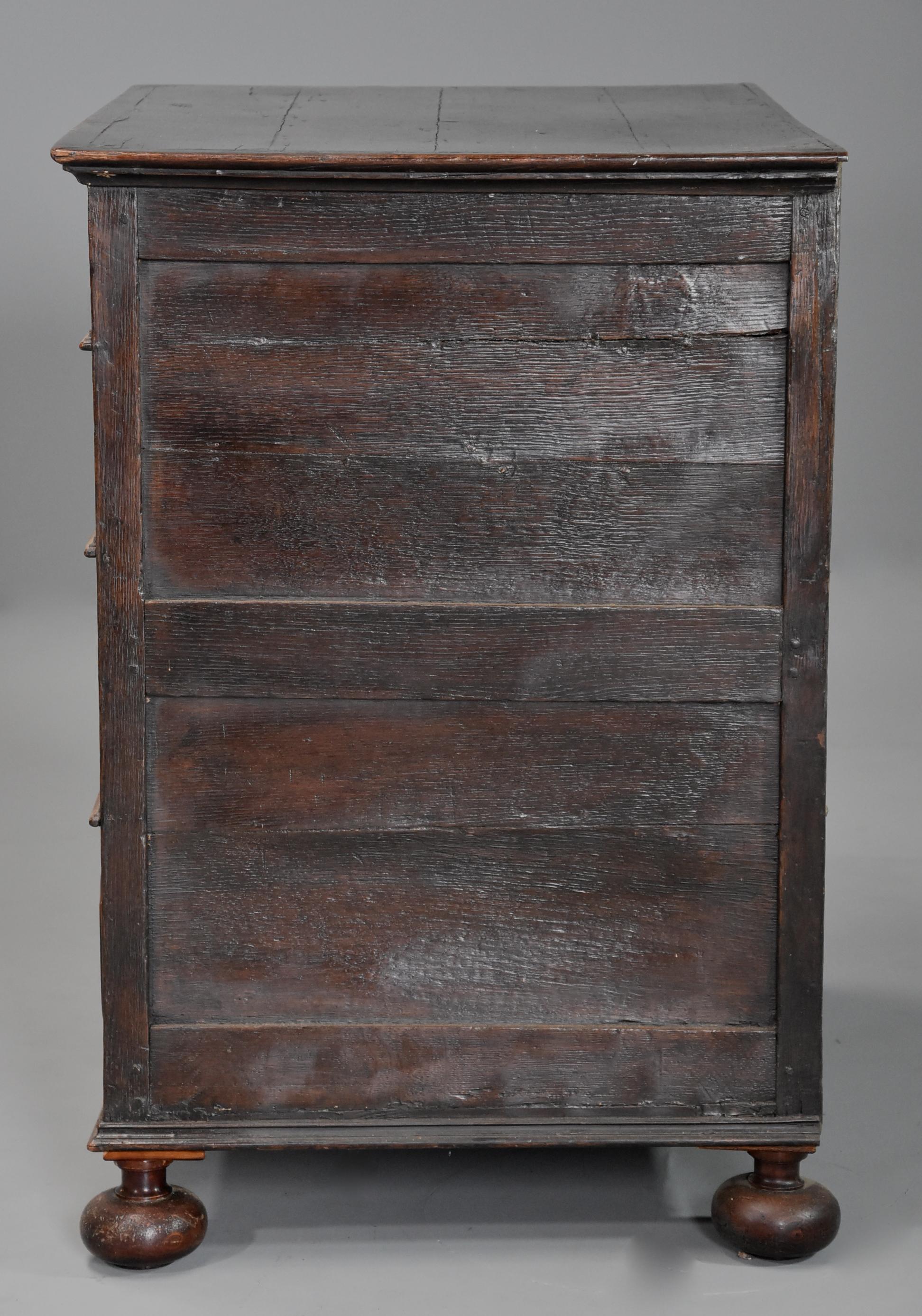 Late 17th-Early 18th Century English Oak Moulded Front Chest of Drawers For Sale 5