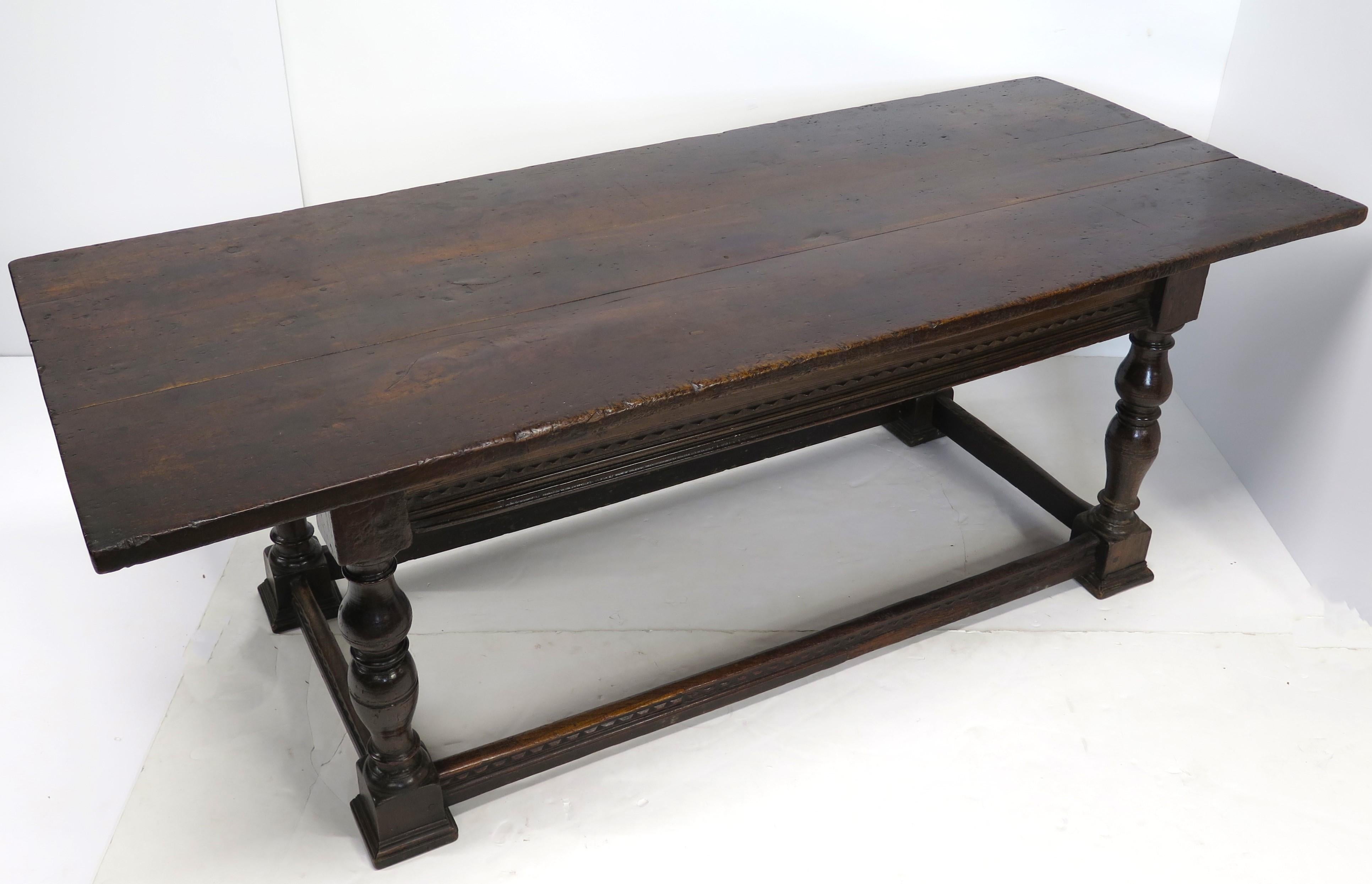 Baroque Table de réfectoire en chêne anglais de la fin du XVIIe siècle-début du XVIIIe siècle en vente