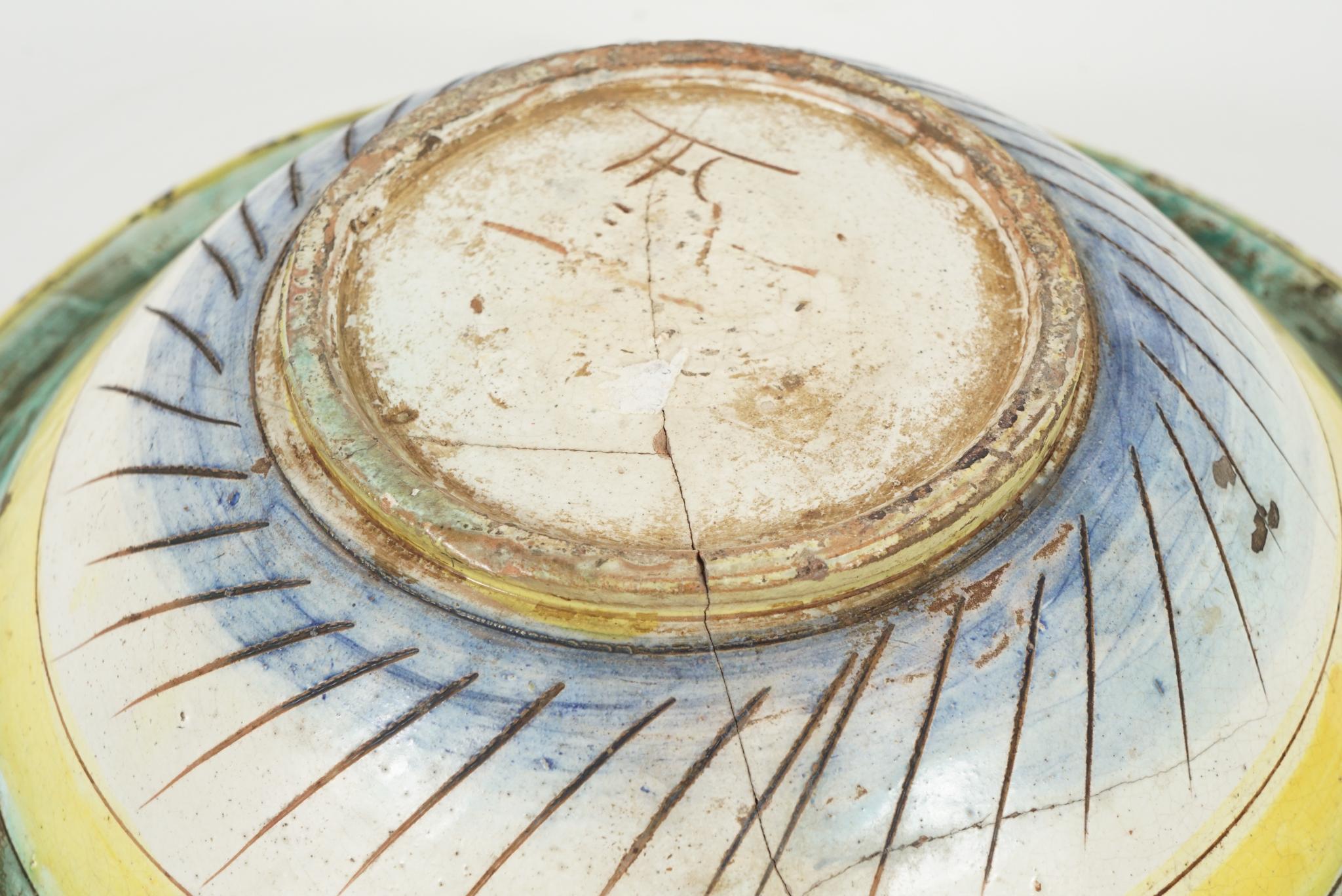  Late 17th-Early 18th Century Italian Majolica Bowl In Fair Condition For Sale In Hudson, NY