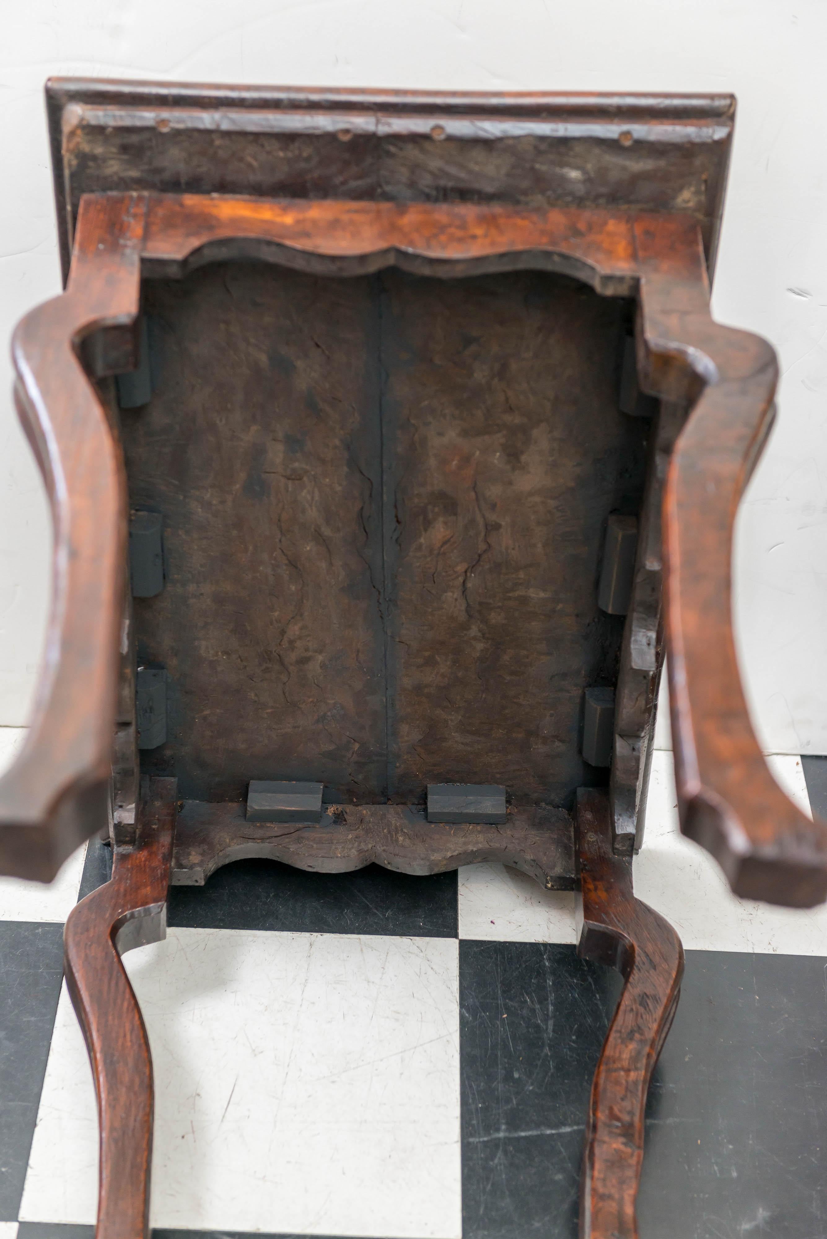 Late 17th-Early 18th Century Italian Burl Walnut Top Side Table 4