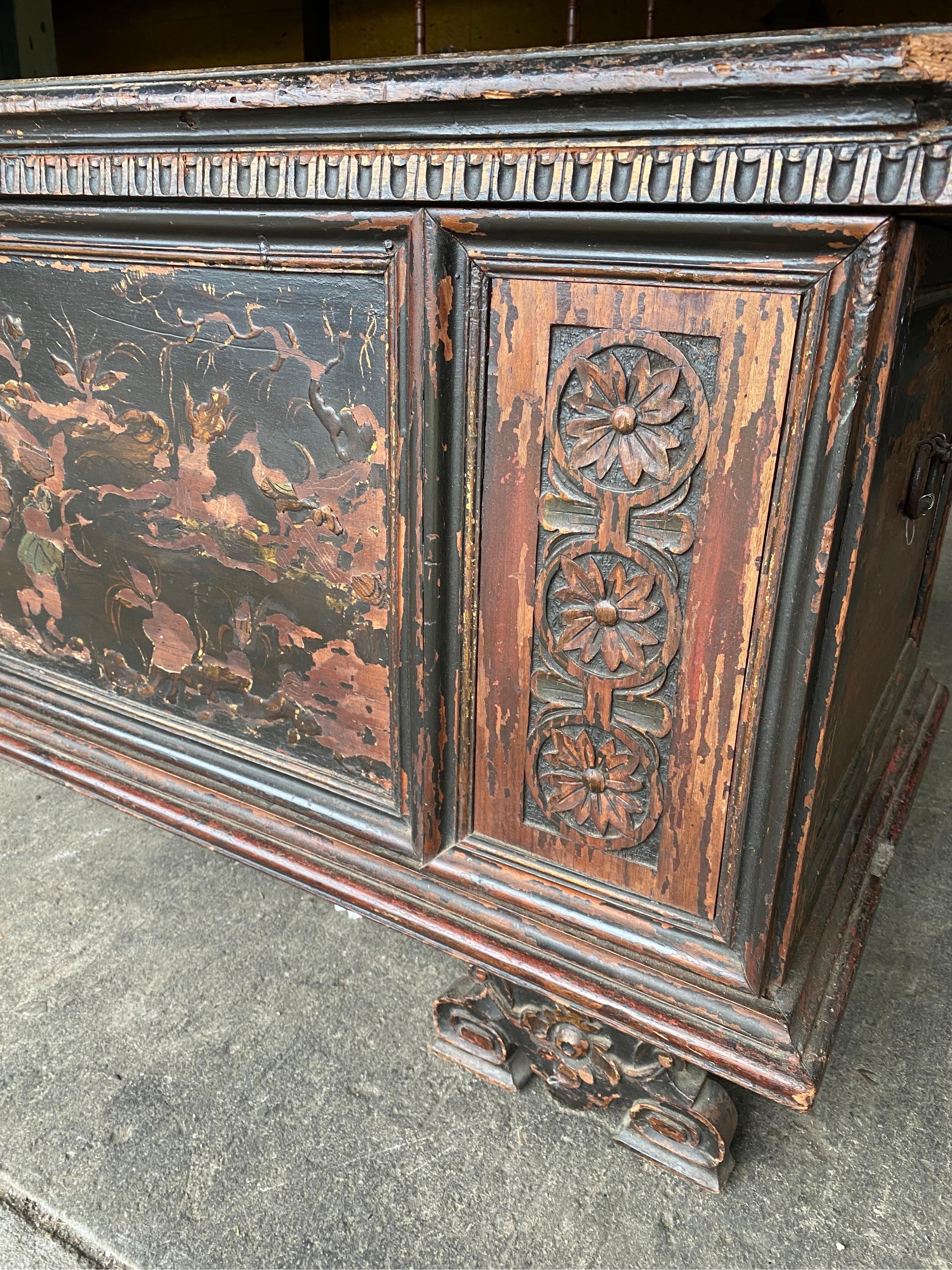 Late 17th- Early 18th Century Italian Cassone with Chinoiserie Decoration For Sale 7
