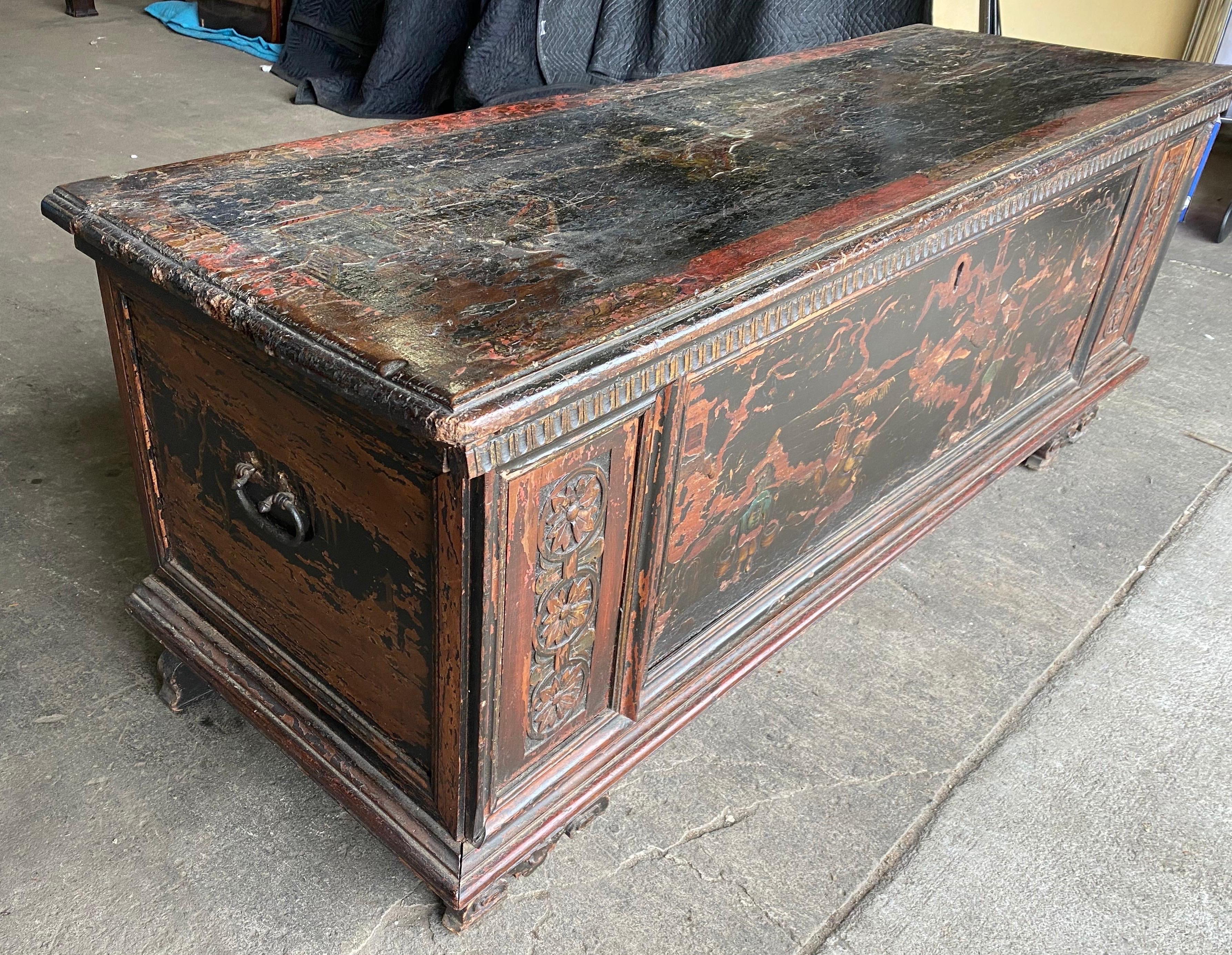 Late 17th- Early 18th Century Italian Cassone with Chinoiserie Decoration For Sale 1