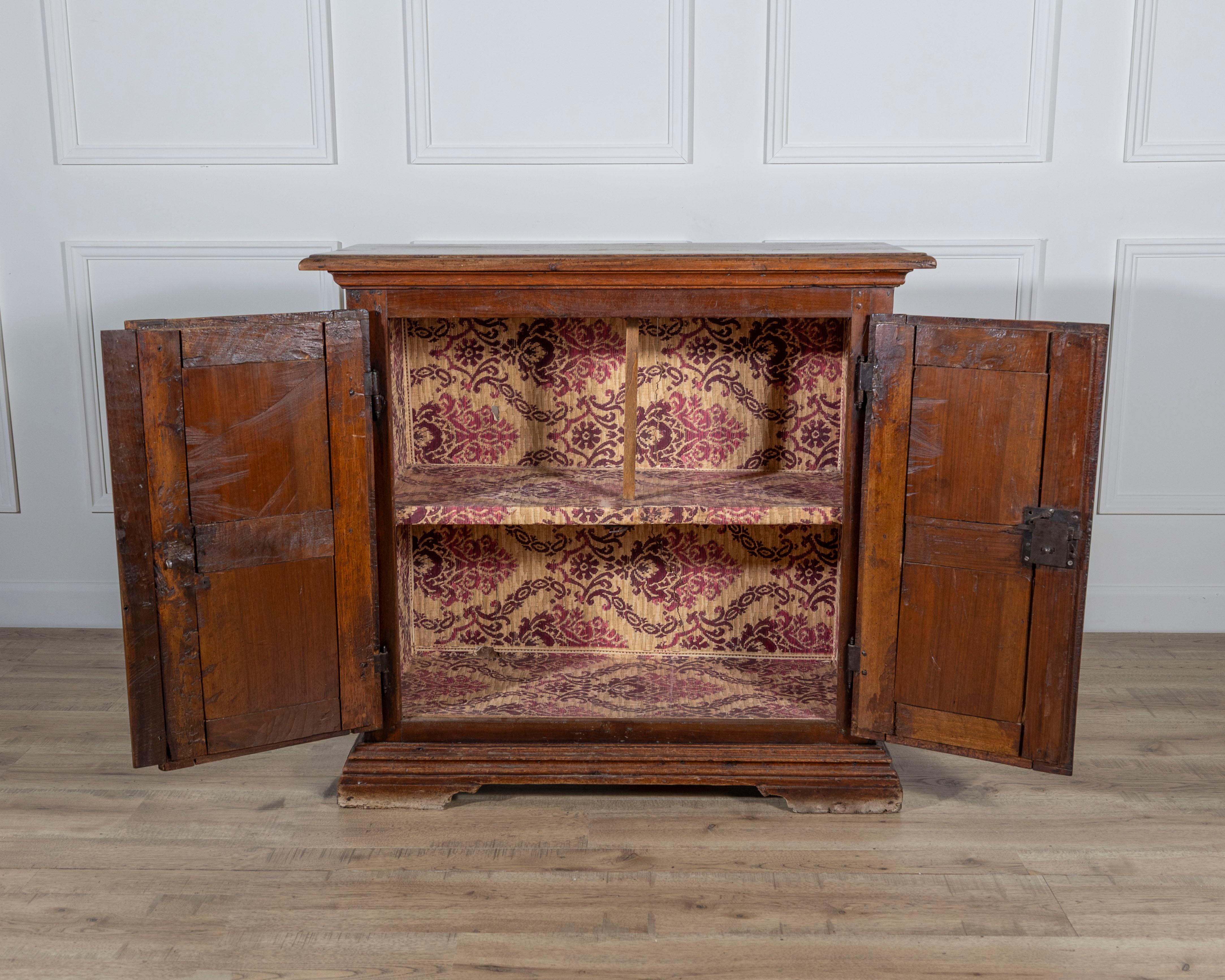 Late 17th–Early 18th Century Northern Italian Walnut Sideboard For Sale 2