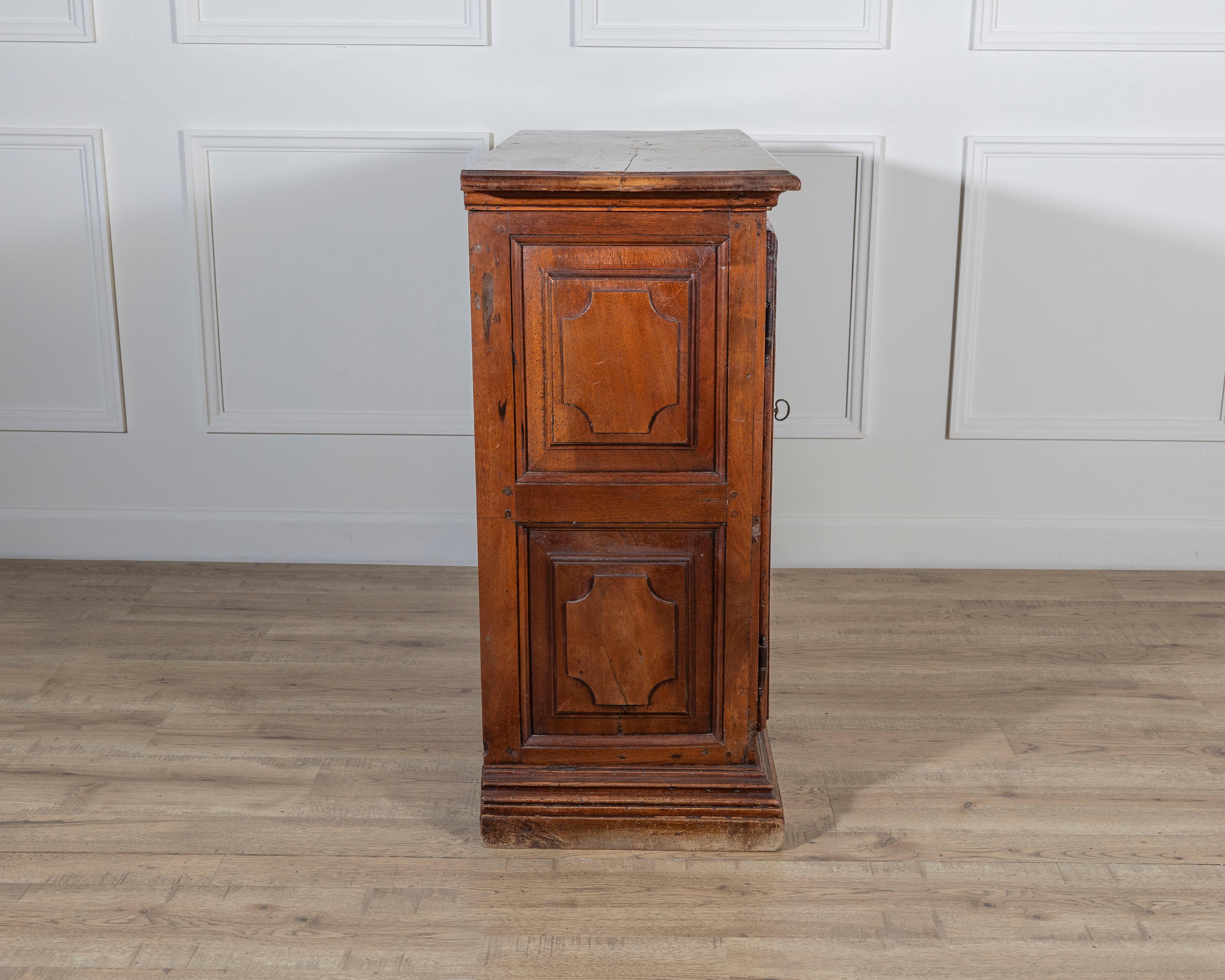 Late 17th–Early 18th Century Northern Italian Walnut Sideboard For Sale 5