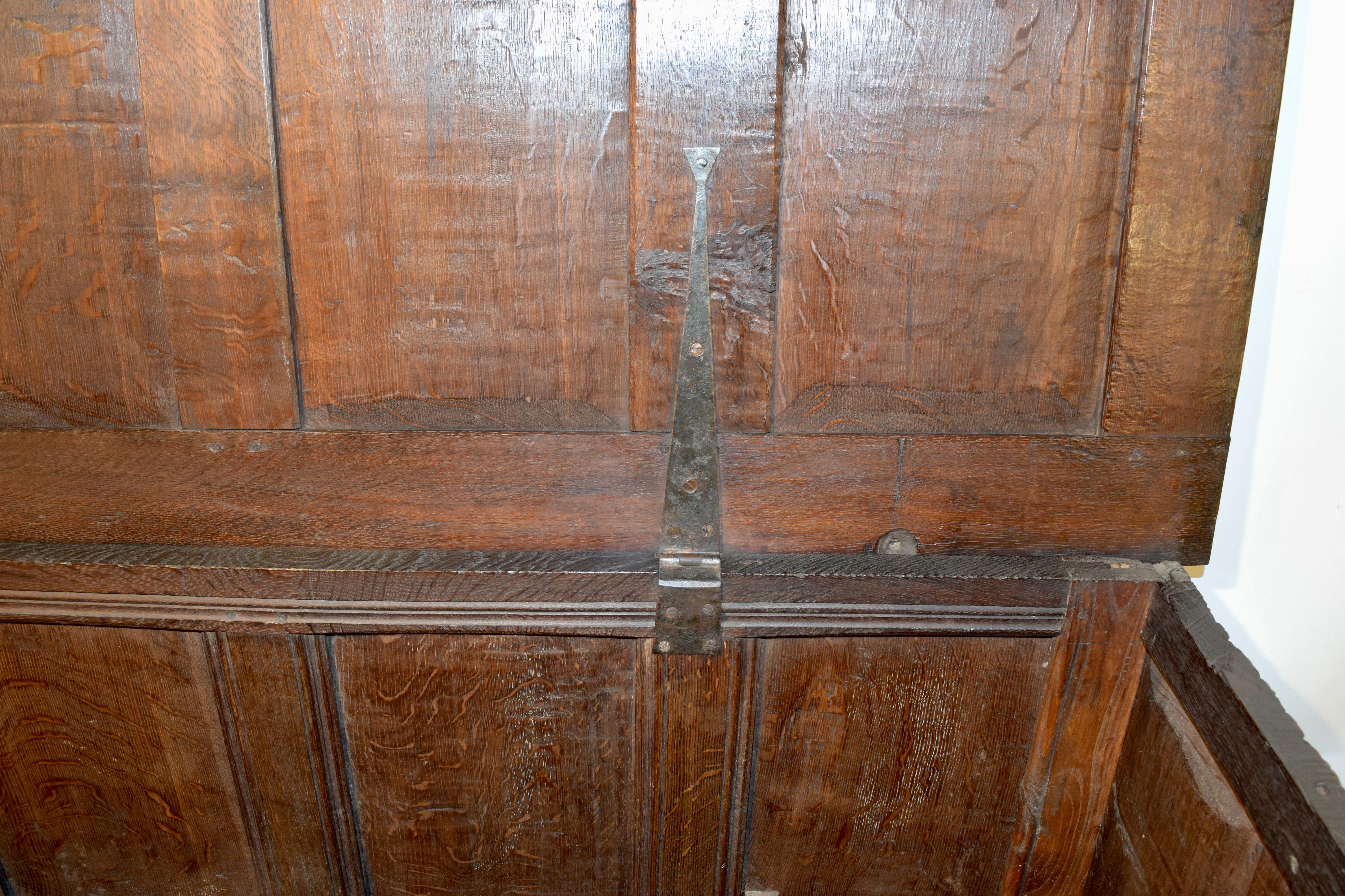 Late 17th-Early 18th Century Oak Blanket Chest 1