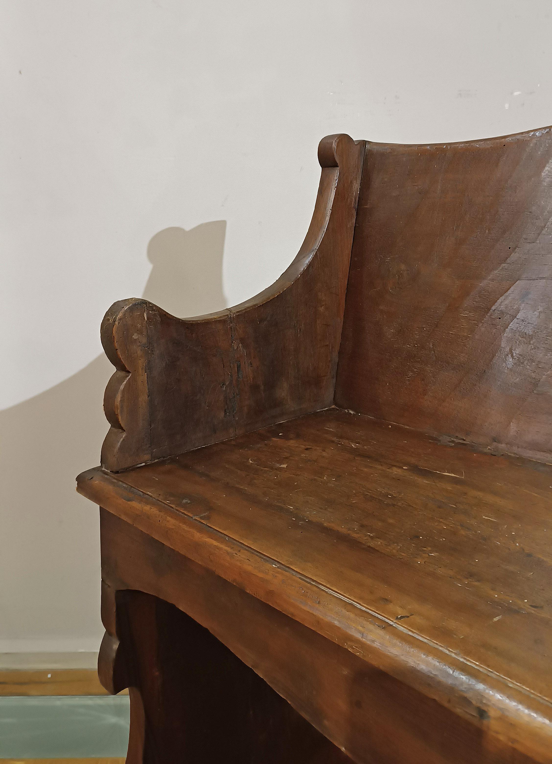 LATE 17th-EARLY 18th CENTURY PAIR OF LOUIS XIV WALNUT BENCHES In Good Condition For Sale In Firenze, FI