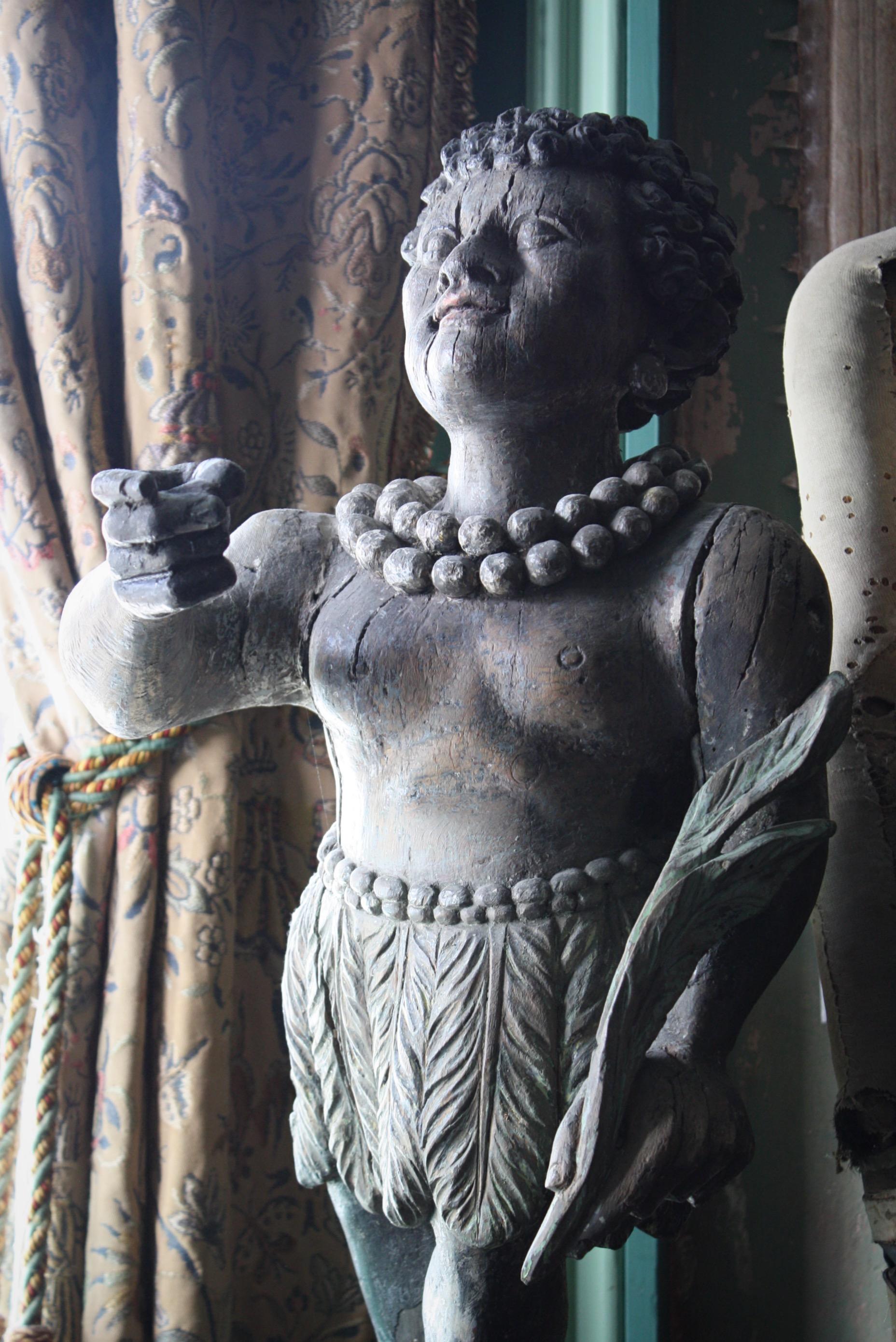 Sculpture artisanale - Figure tobacconiste polychrome de la fin du XVIIe/début du XVIIIe siècle Bon état - En vente à Lowestoft, GB