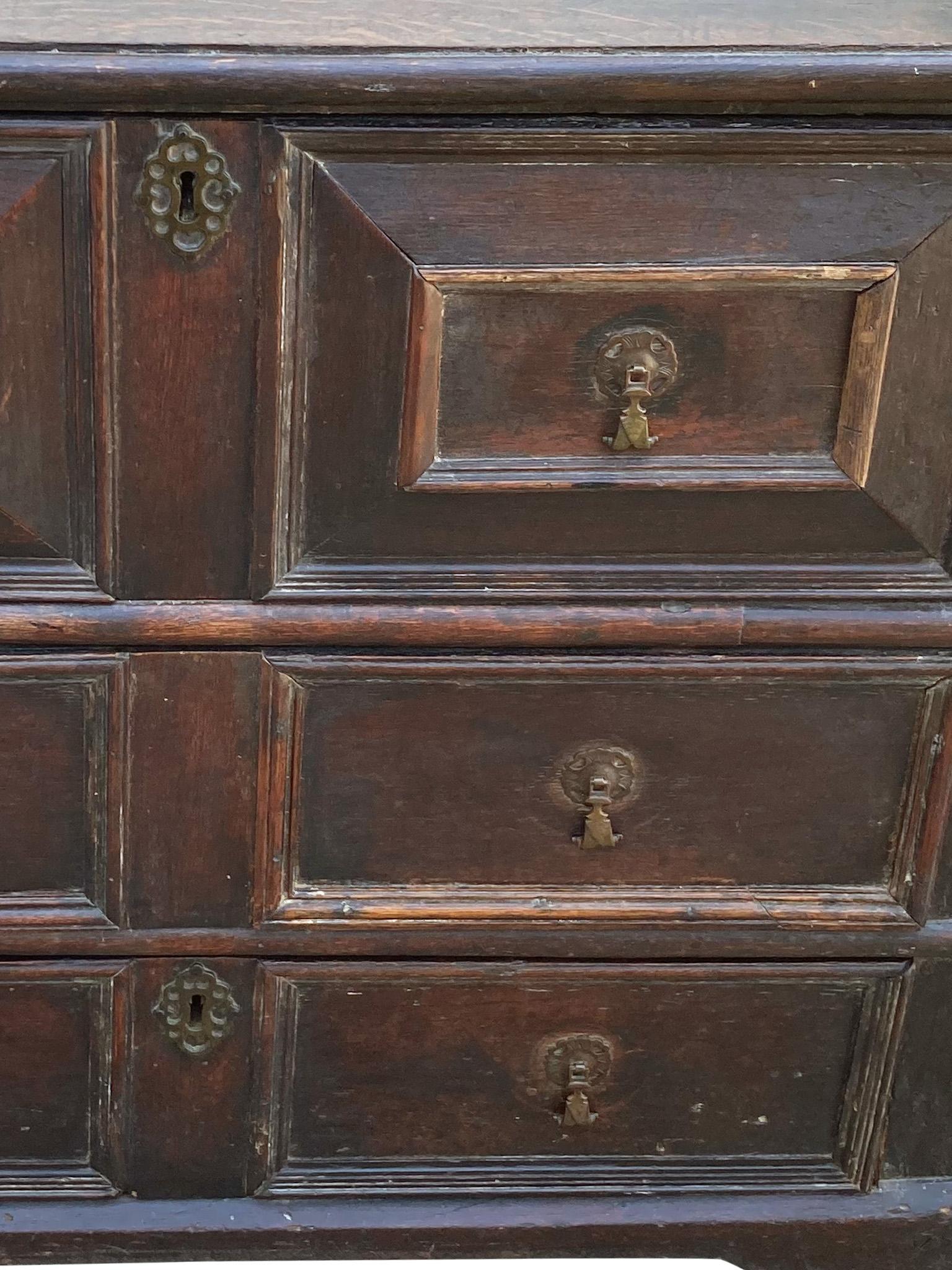 Cassettiera William & Mary della fine del XVII secolo-inizio del XVIII secolo in vendita 4