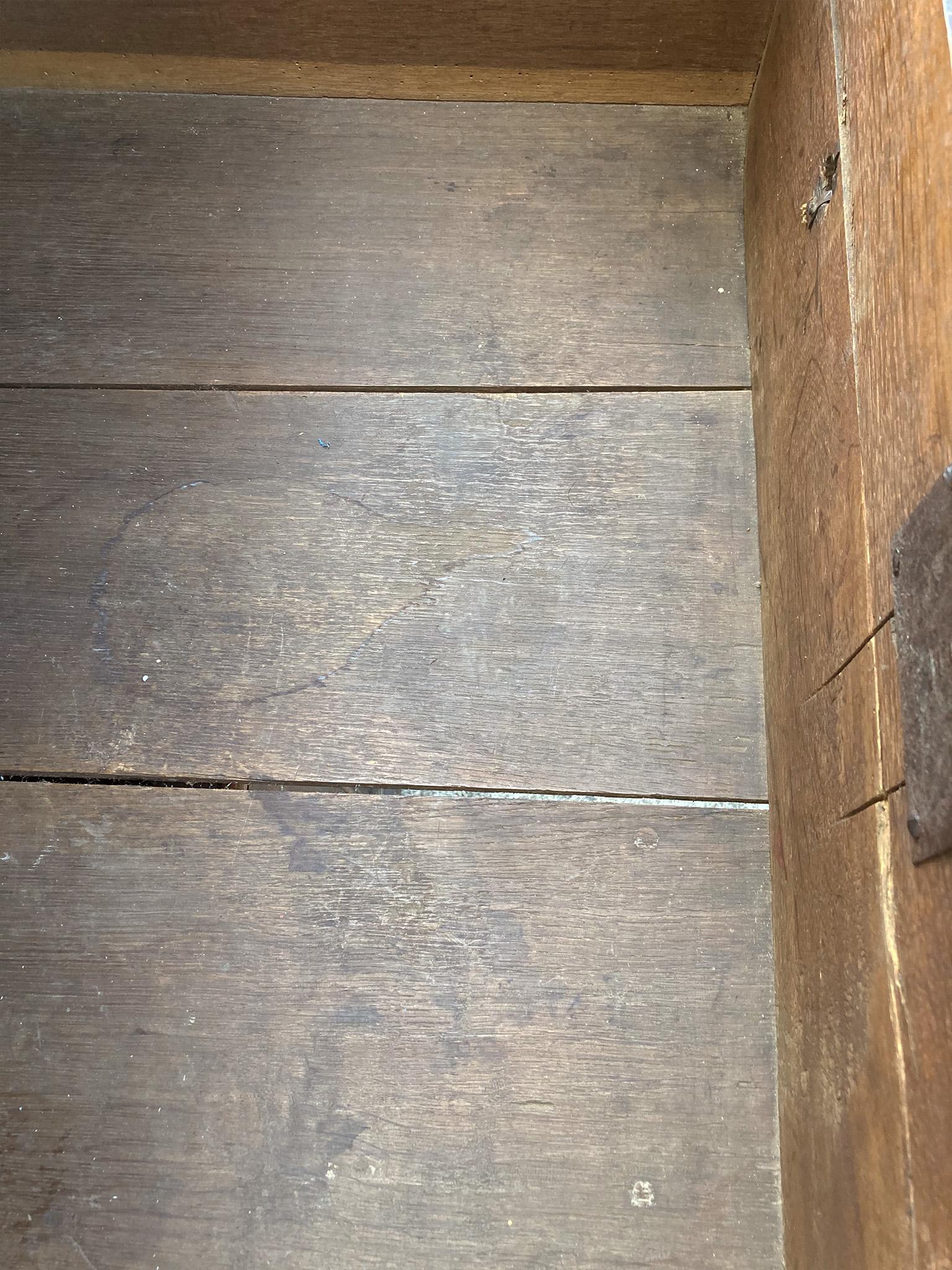 Late 17th-Early 18th Century William & Mary Chest of Drawers For Sale 8