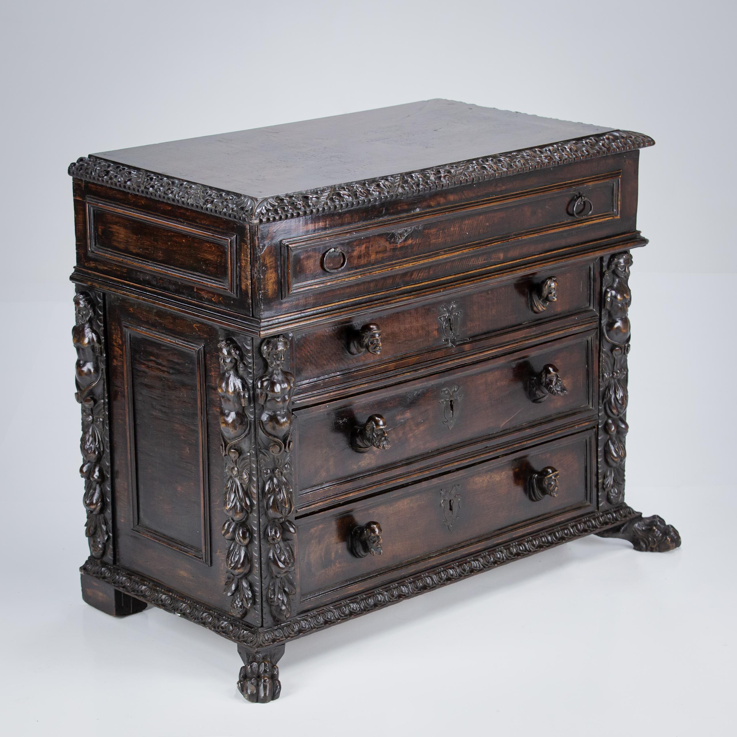 Late 17th or Early 18th Century Walnut Bambocci Commode For Sale 1