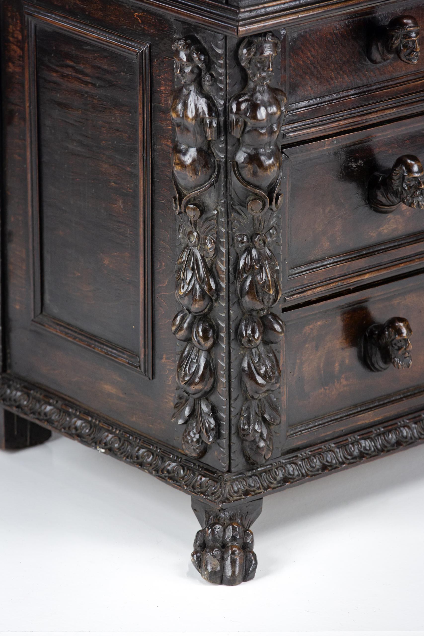 Late 17th or Early 18th Century Walnut Bambocci Commode For Sale 2