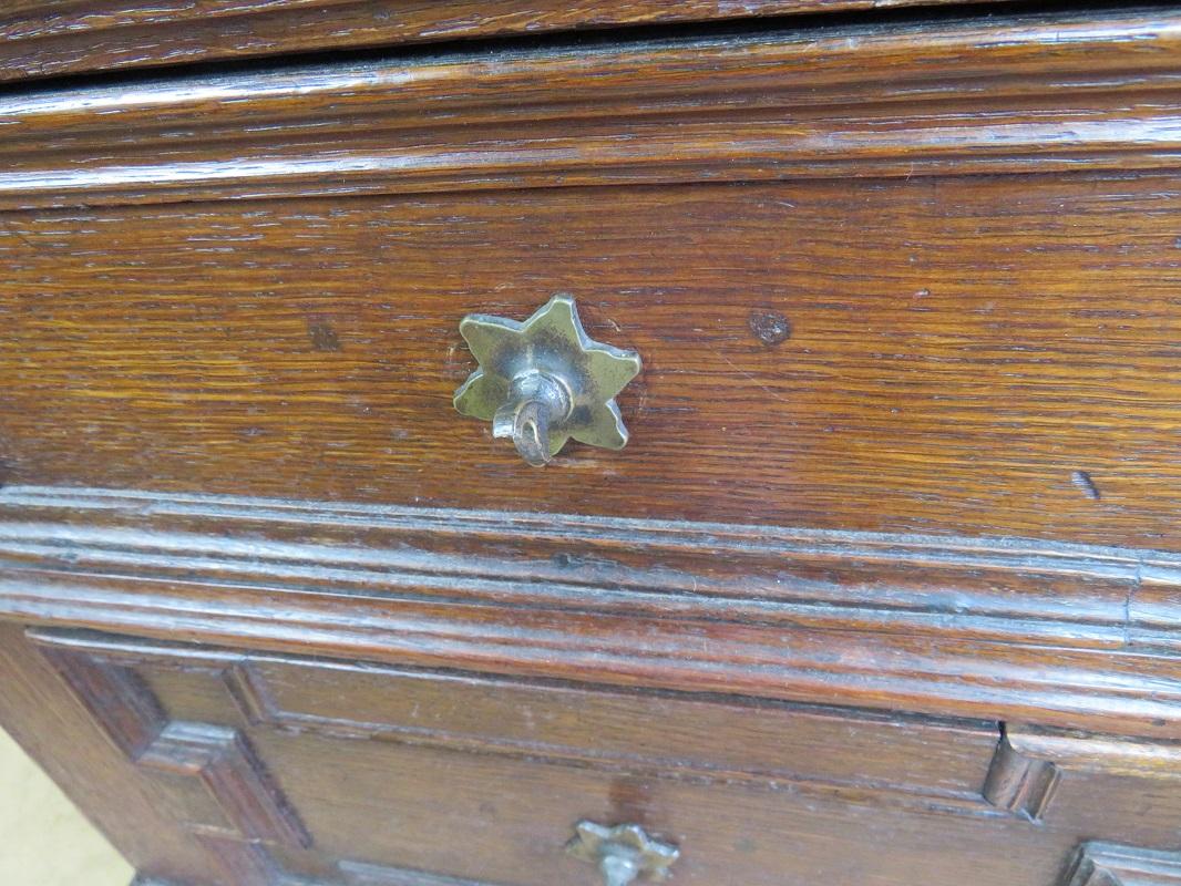 Hand-Crafted Late 17th to Early 18th Century Oak Chest of Drawers For Sale